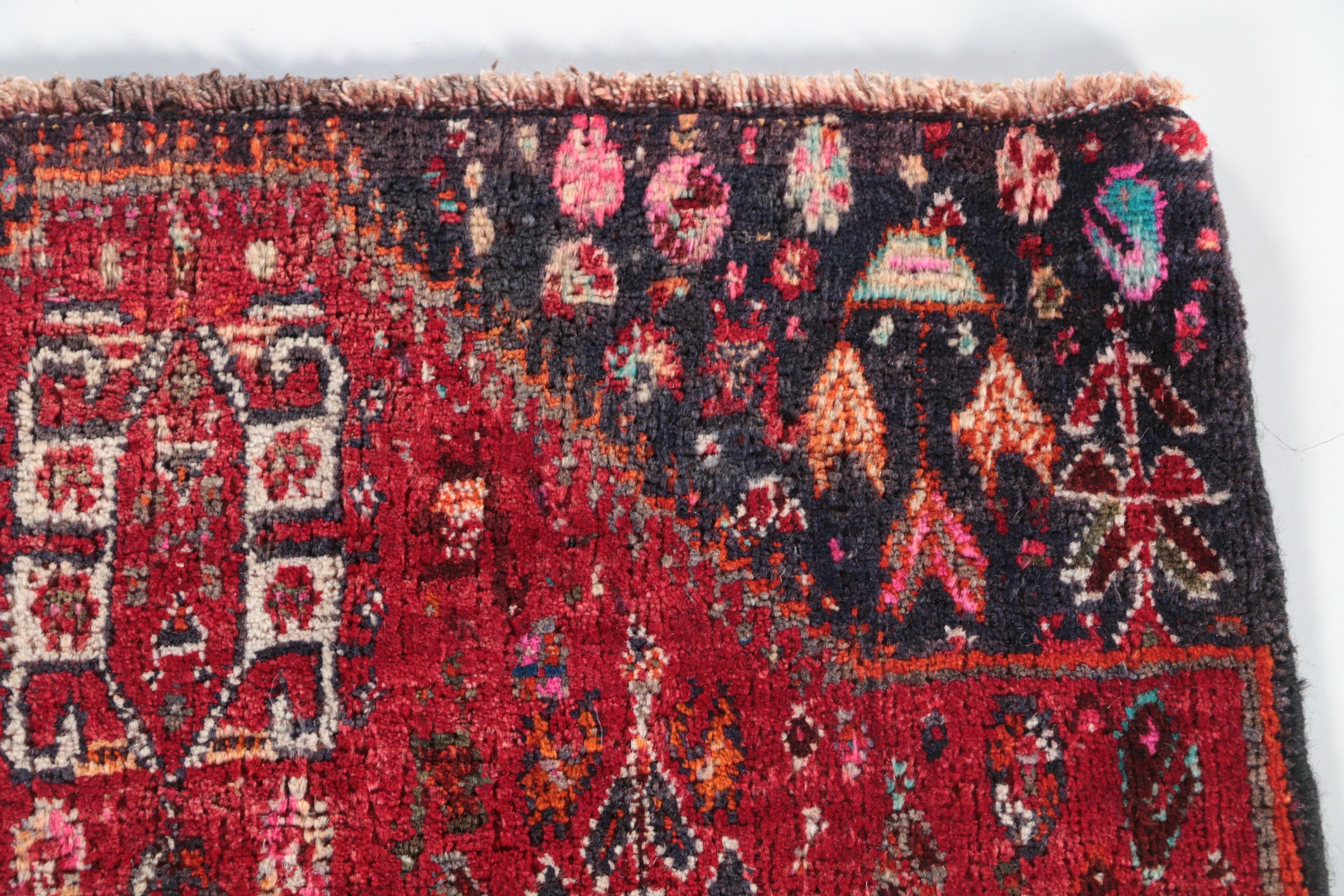 Hand-Knotted Persian Shiraz Accent Rug