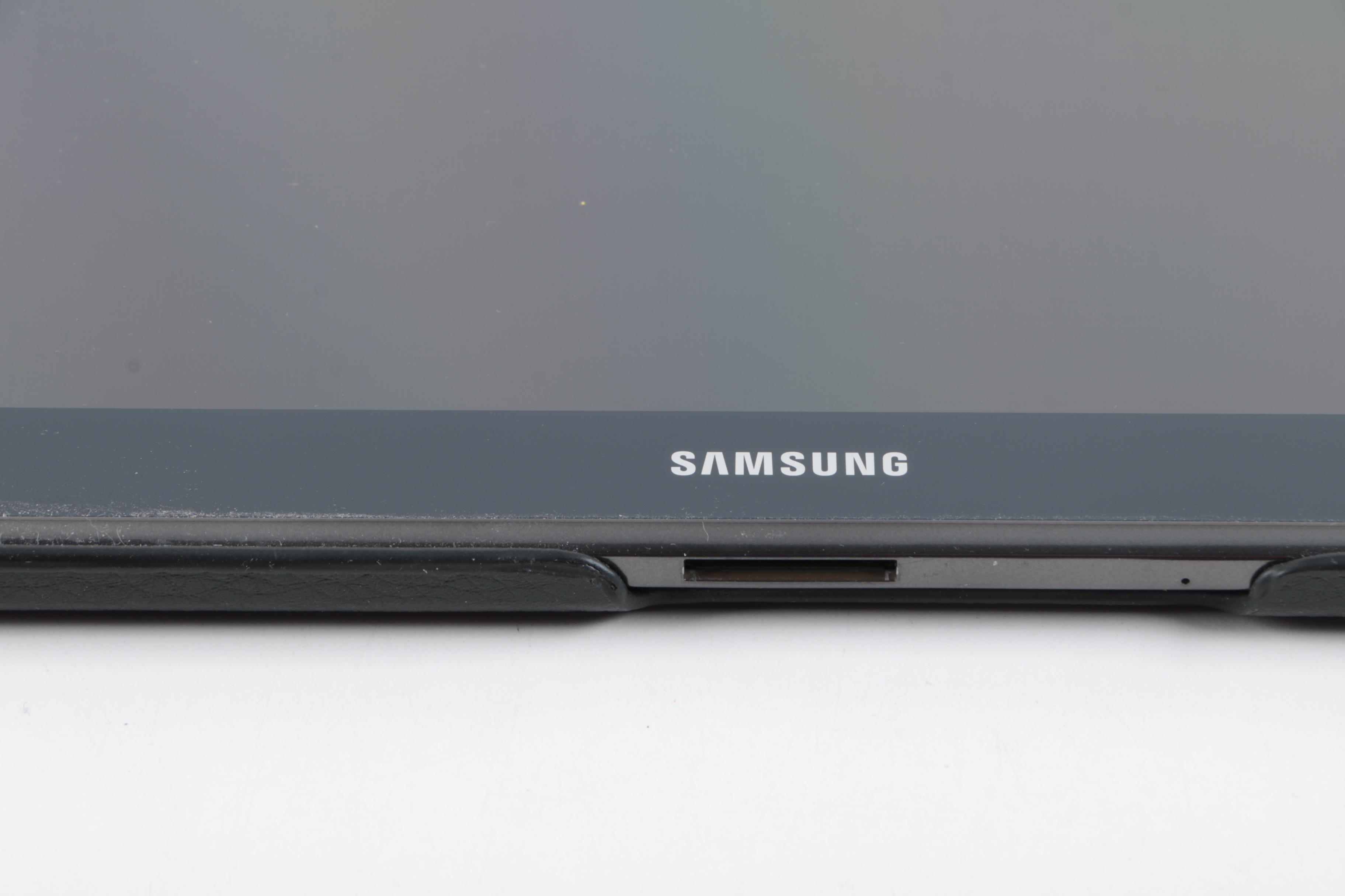 Samsung Galaxy Note 10.1 32 GB Tablet and Case