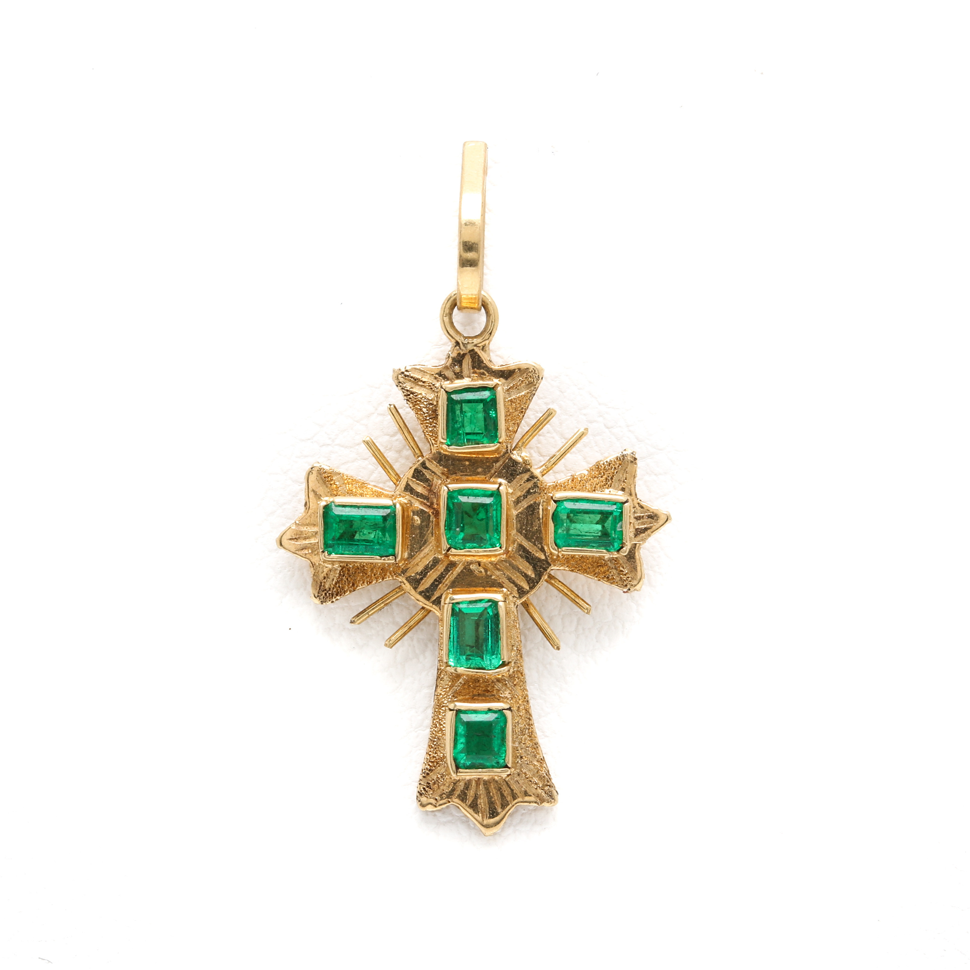 18K Yellow Gold Emerald Cross Pendant