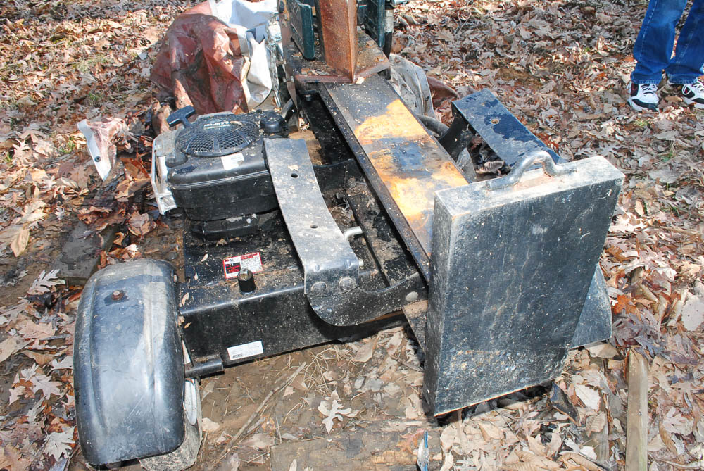 "Yard Machines" by MTD 6.5 HP 26 Ton Log Splitter