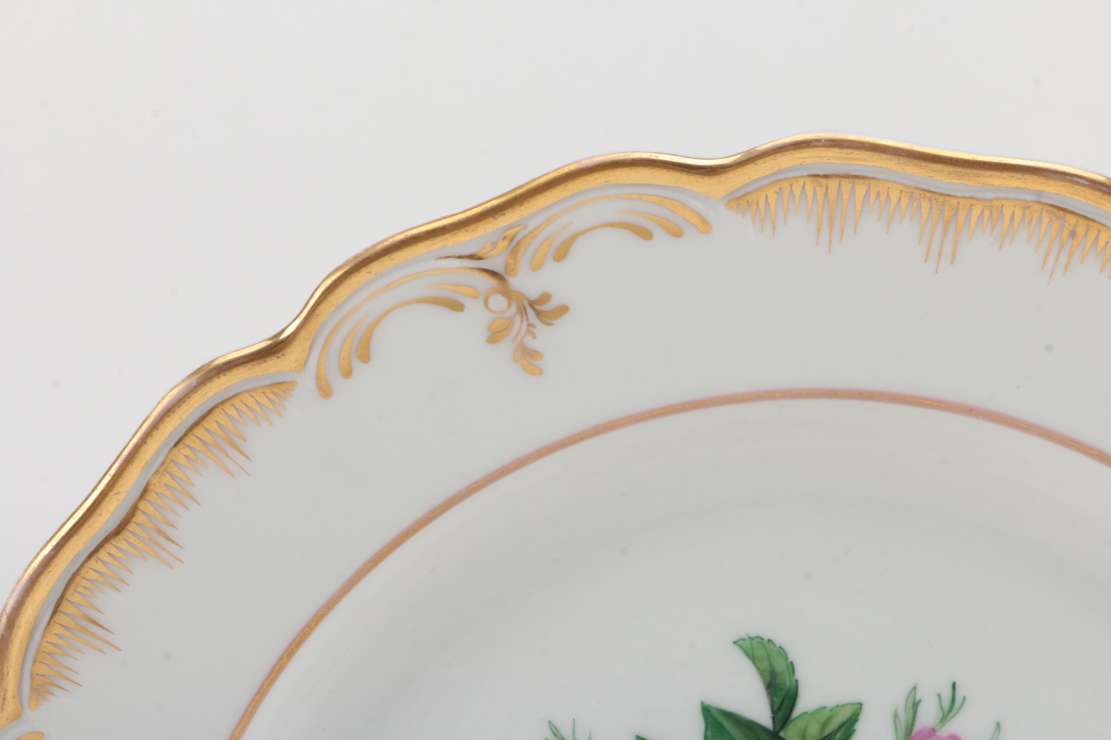 Antique Königliche Porzellan Manufaktur KPM Berlin Floral Dinner Plates 1844-47