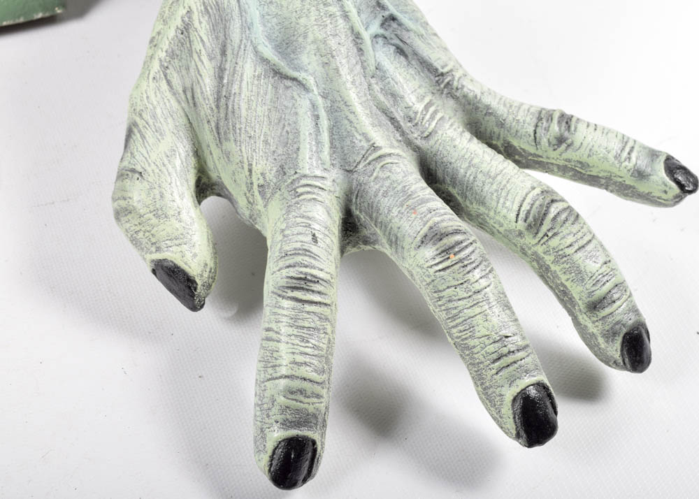 Classic Horror Film "Grave Walker" Decorations