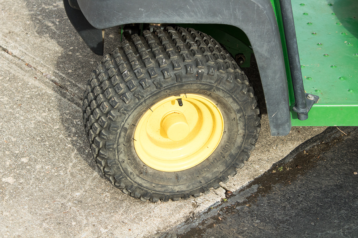 John Deere Gator CX Compact Utility Vehicle