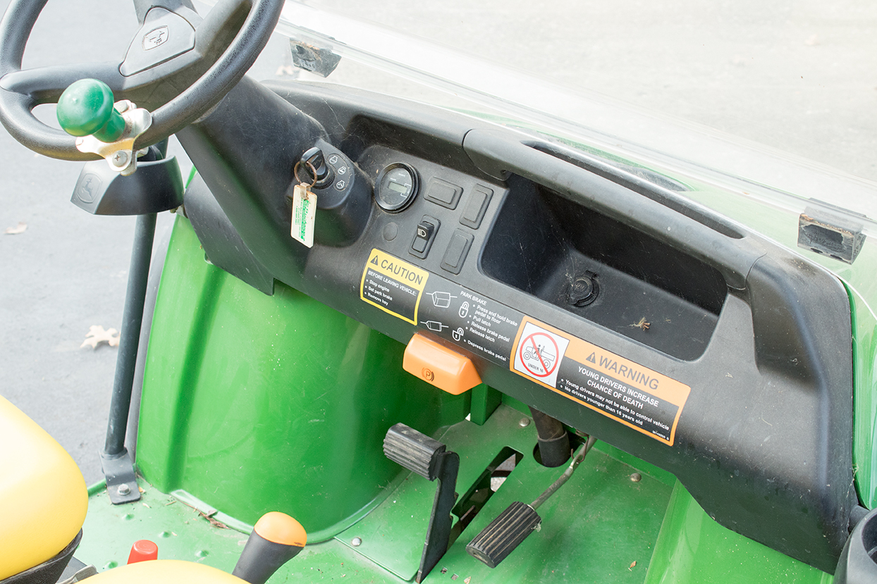 John Deere Gator CX Compact Utility Vehicle