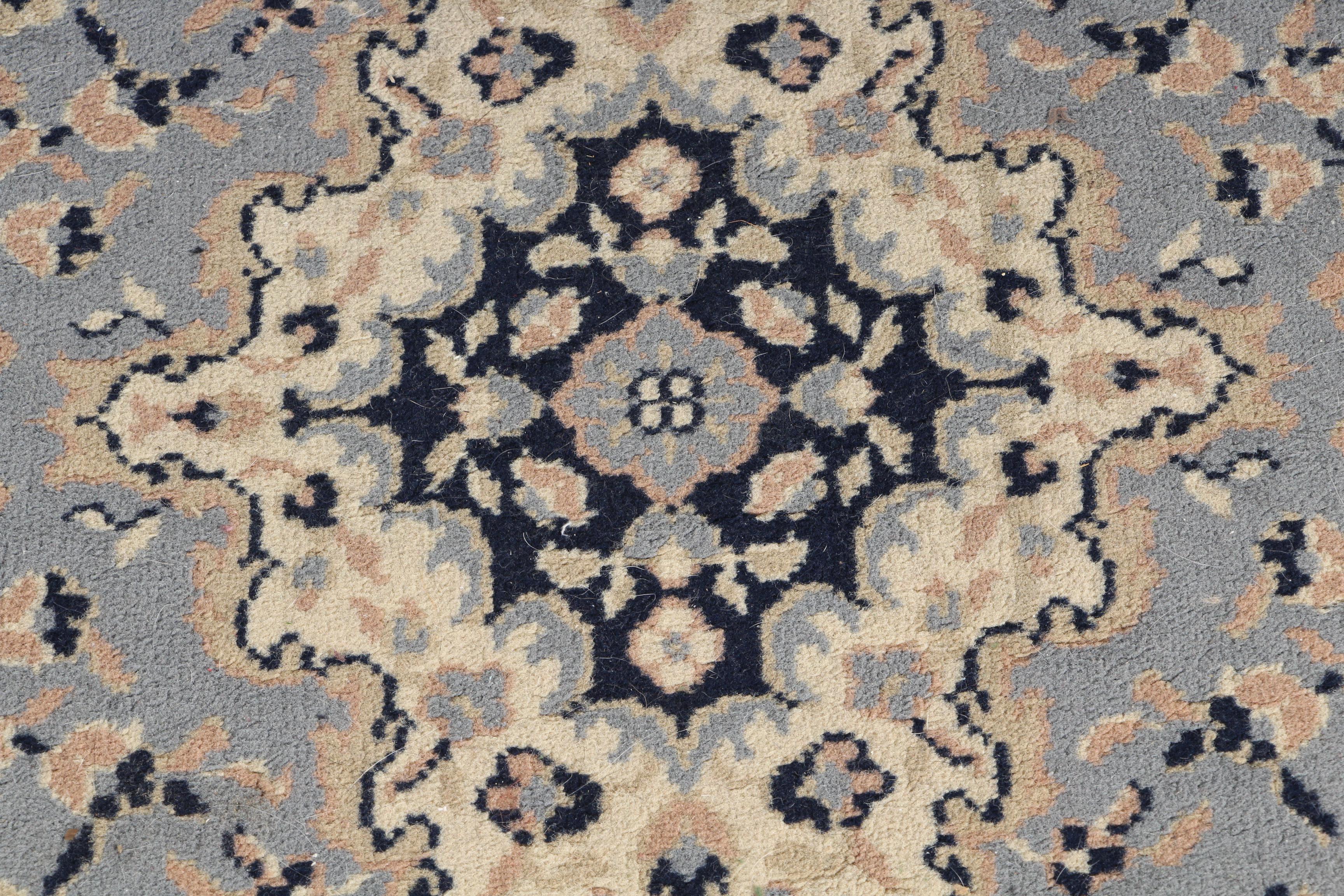Machine Made Persian Style Accent Rug