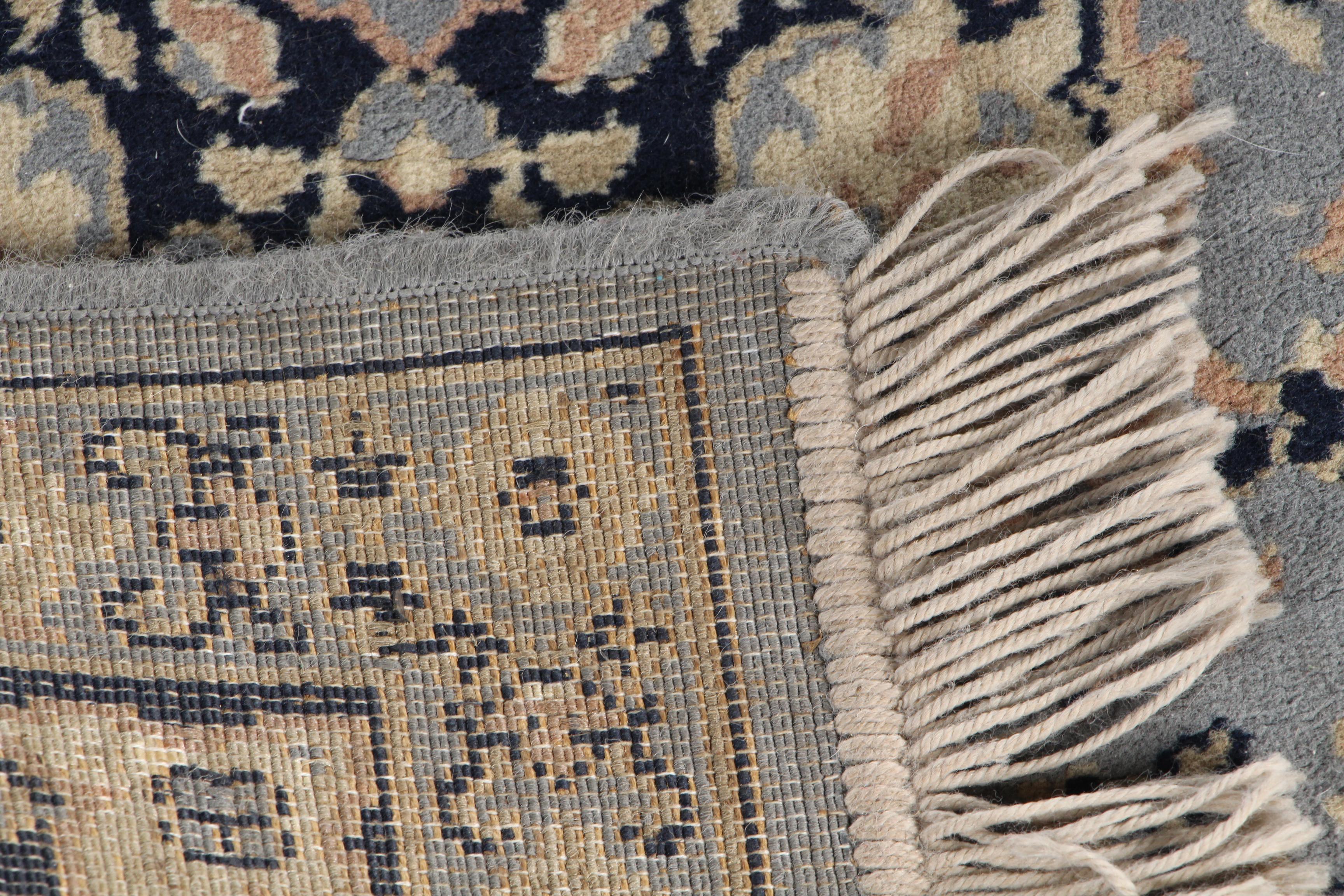 Machine Made Persian Style Accent Rug