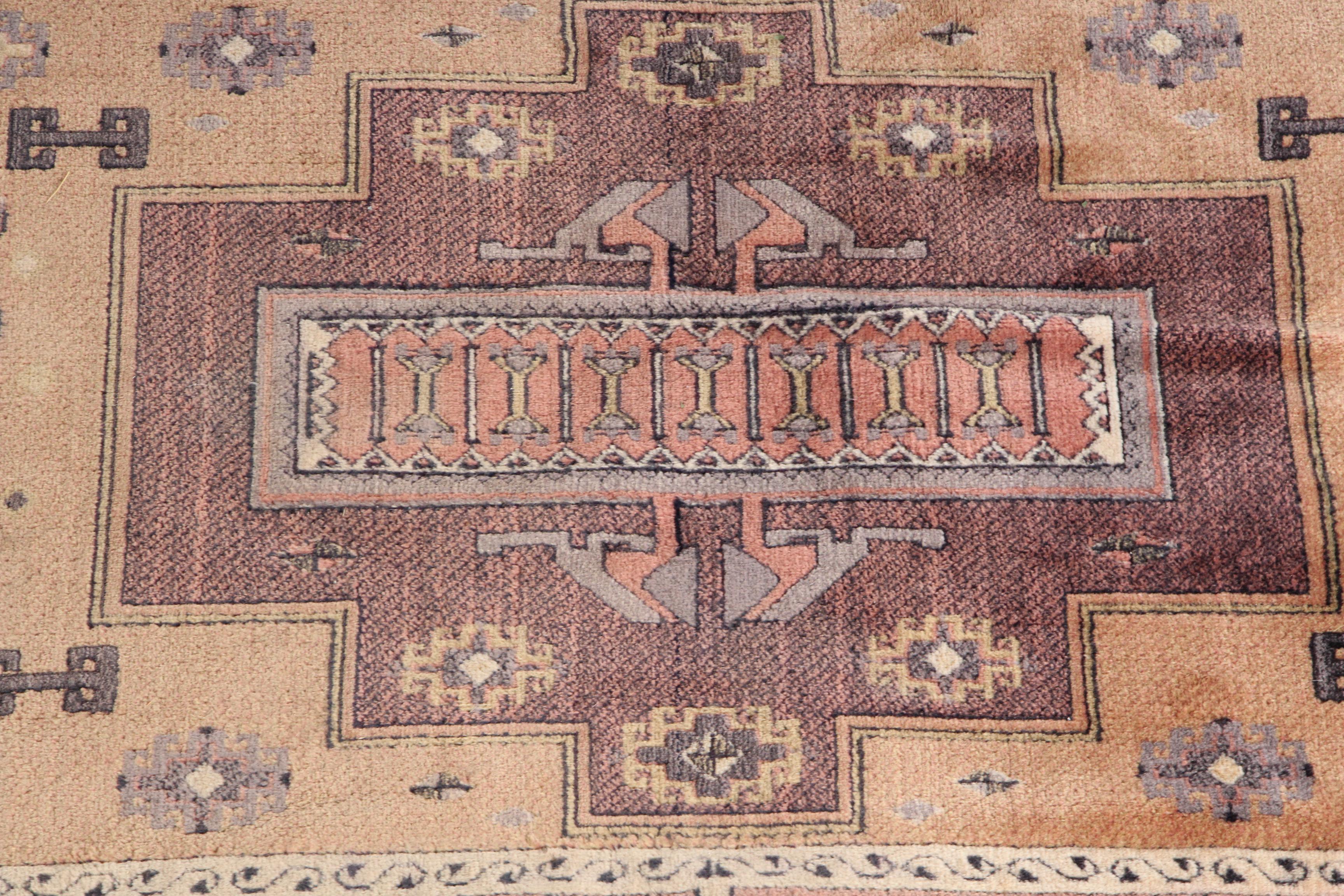 Power-Loomed Caucasian Style Carved Wool Area Rug