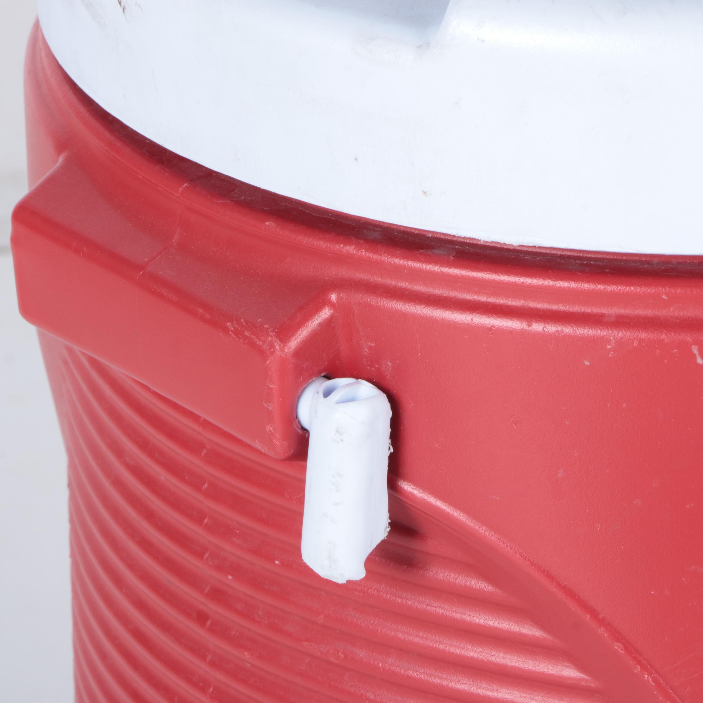Rubbermaid Water Cooler with Cup Sleeve and Water Pitcher