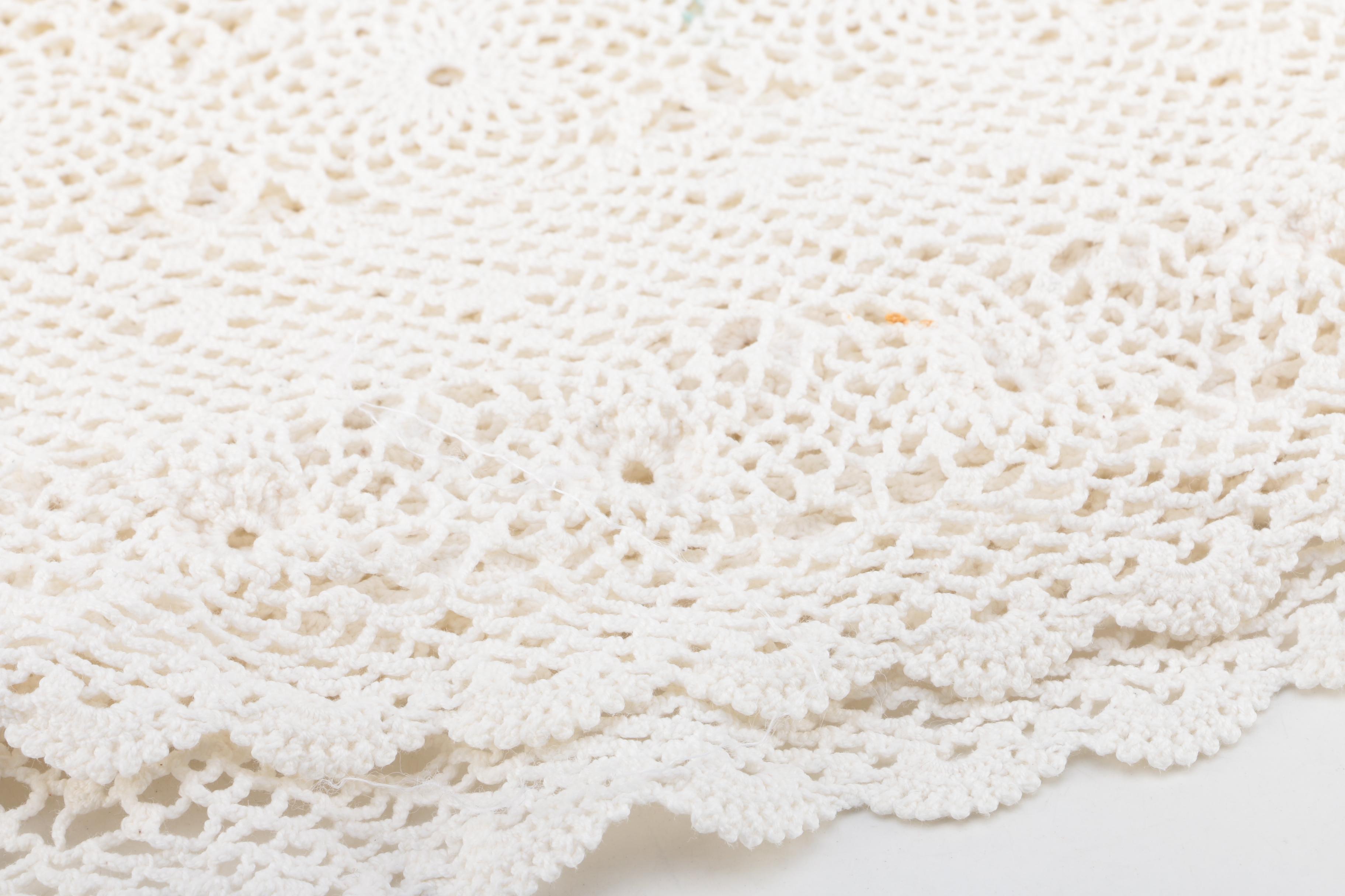 Assorted Vintage Aprons and Linens