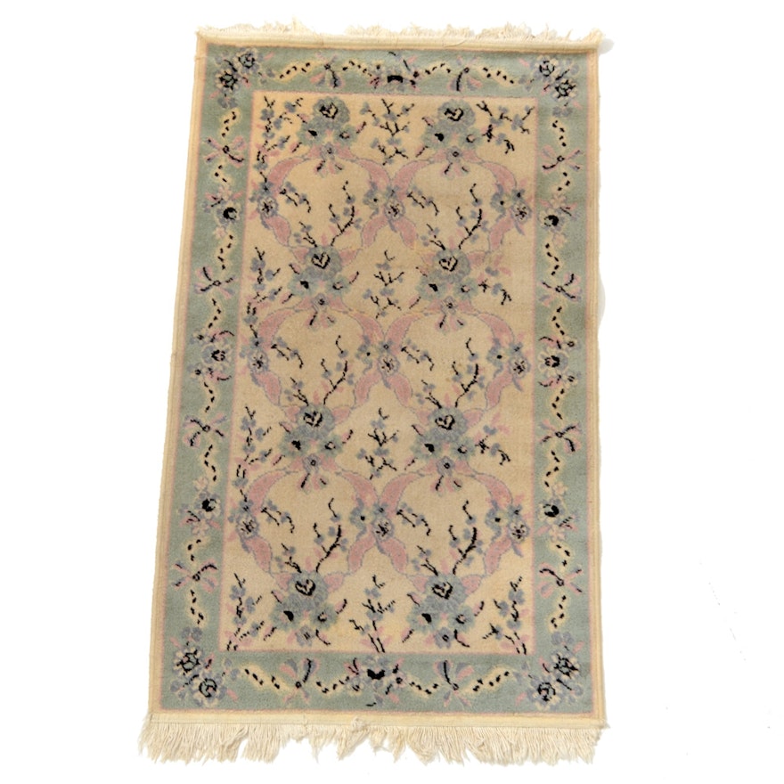 Power-Loomed Wool Floral Accent Rug