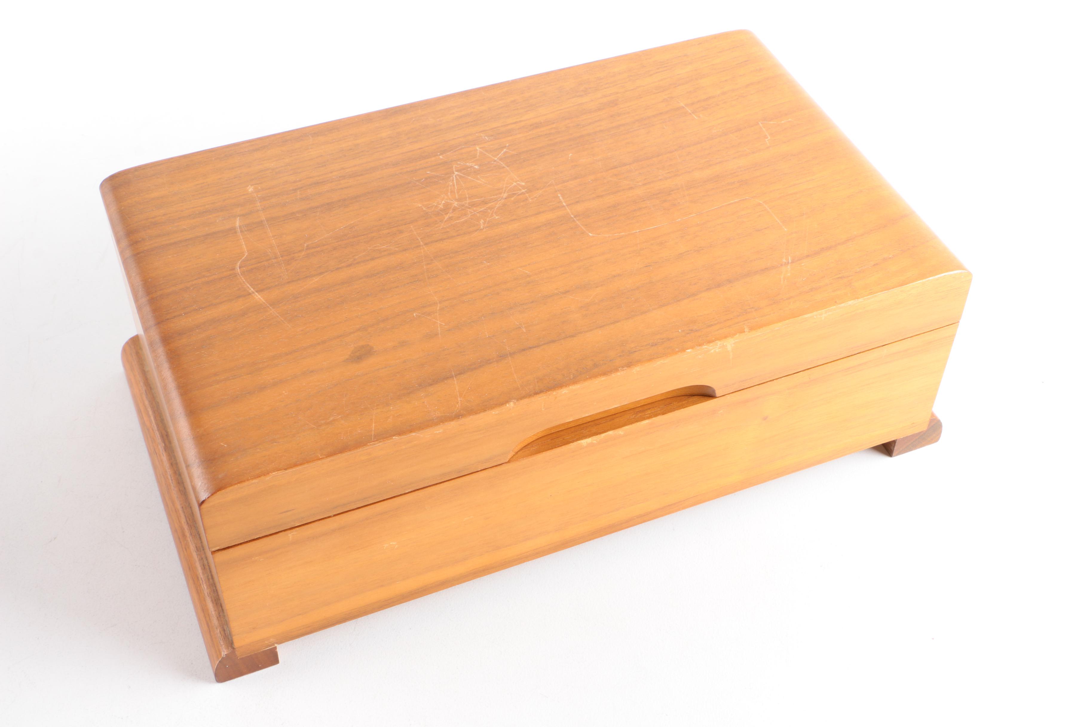 Thorens Swiss Automatic Disc Music Box with Over Thirty Discs