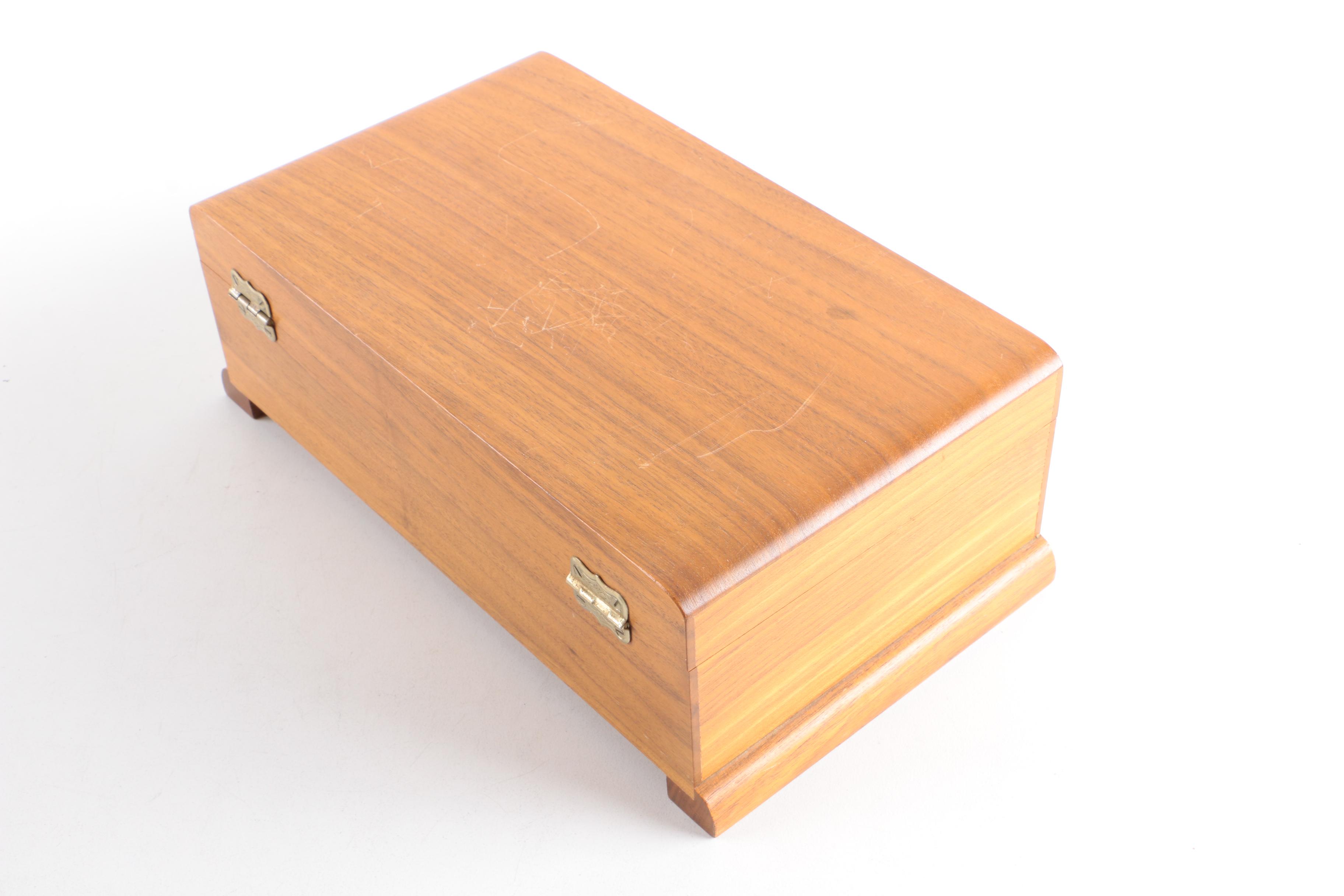 Thorens Swiss Automatic Disc Music Box with Over Thirty Discs