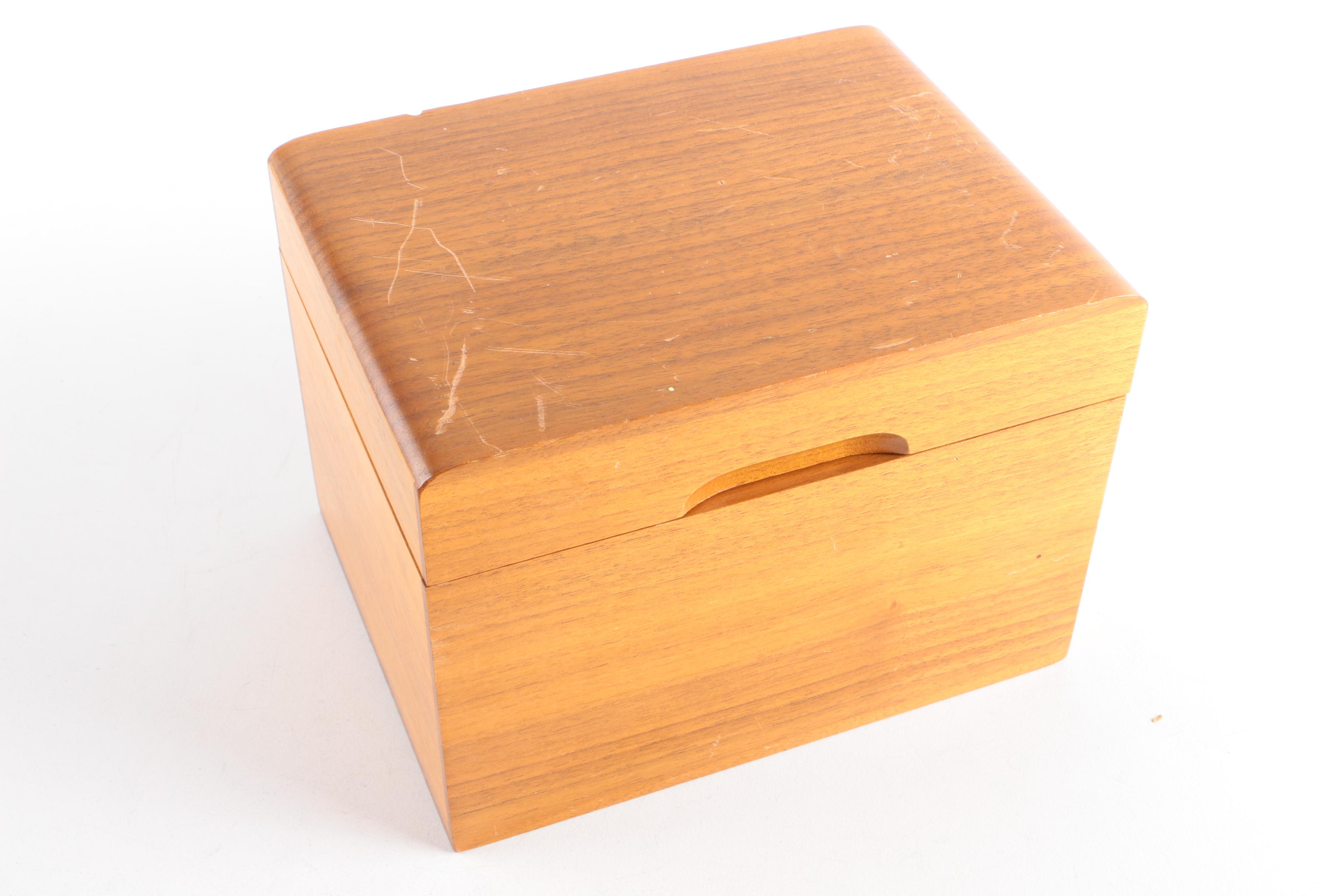 Thorens Swiss Automatic Disc Music Box with Over Thirty Discs