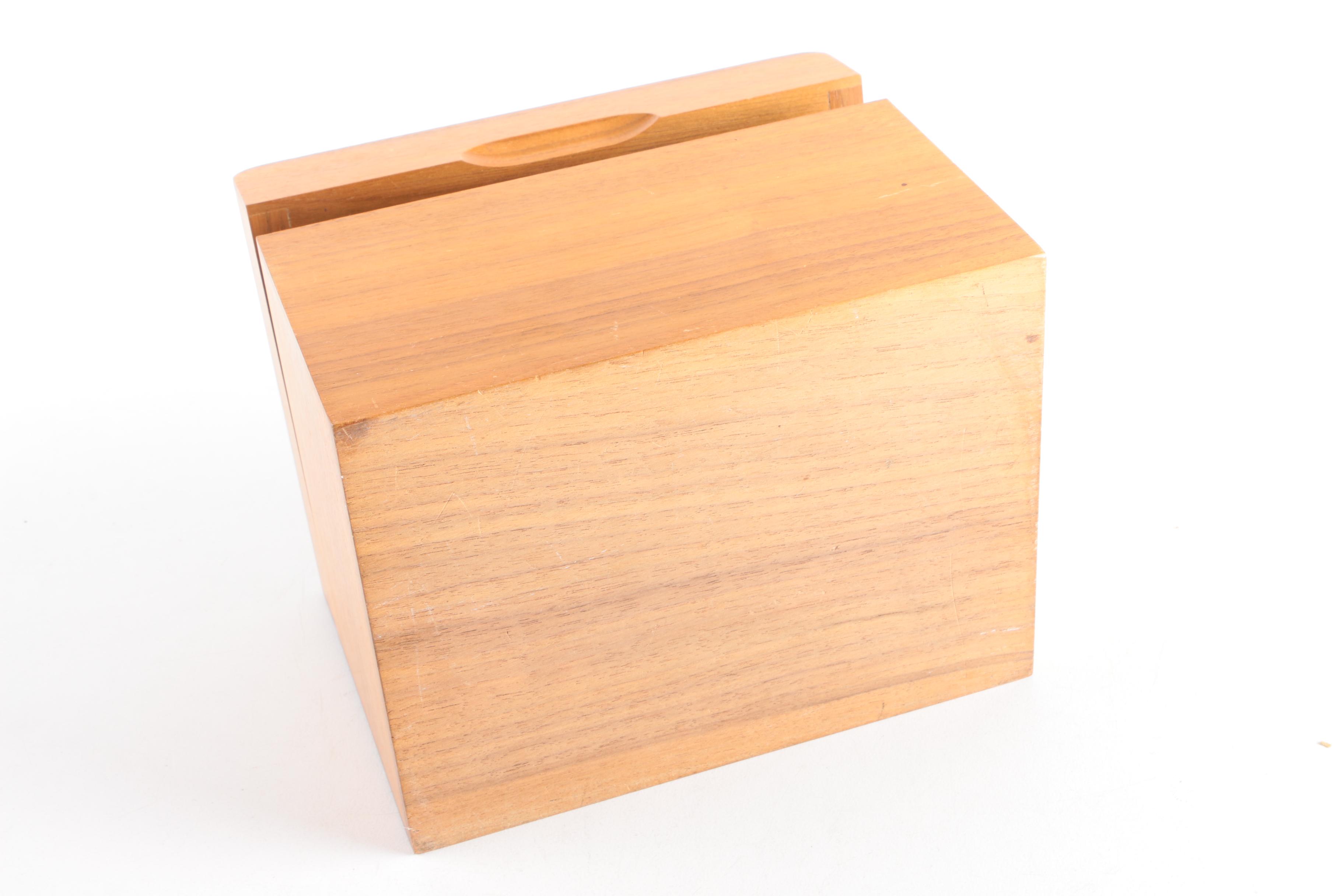 Thorens Swiss Automatic Disc Music Box with Over Thirty Discs