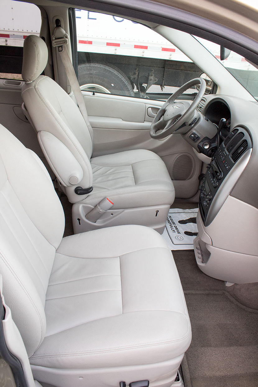 2005 Chrysler Town and Country Touring Minivan