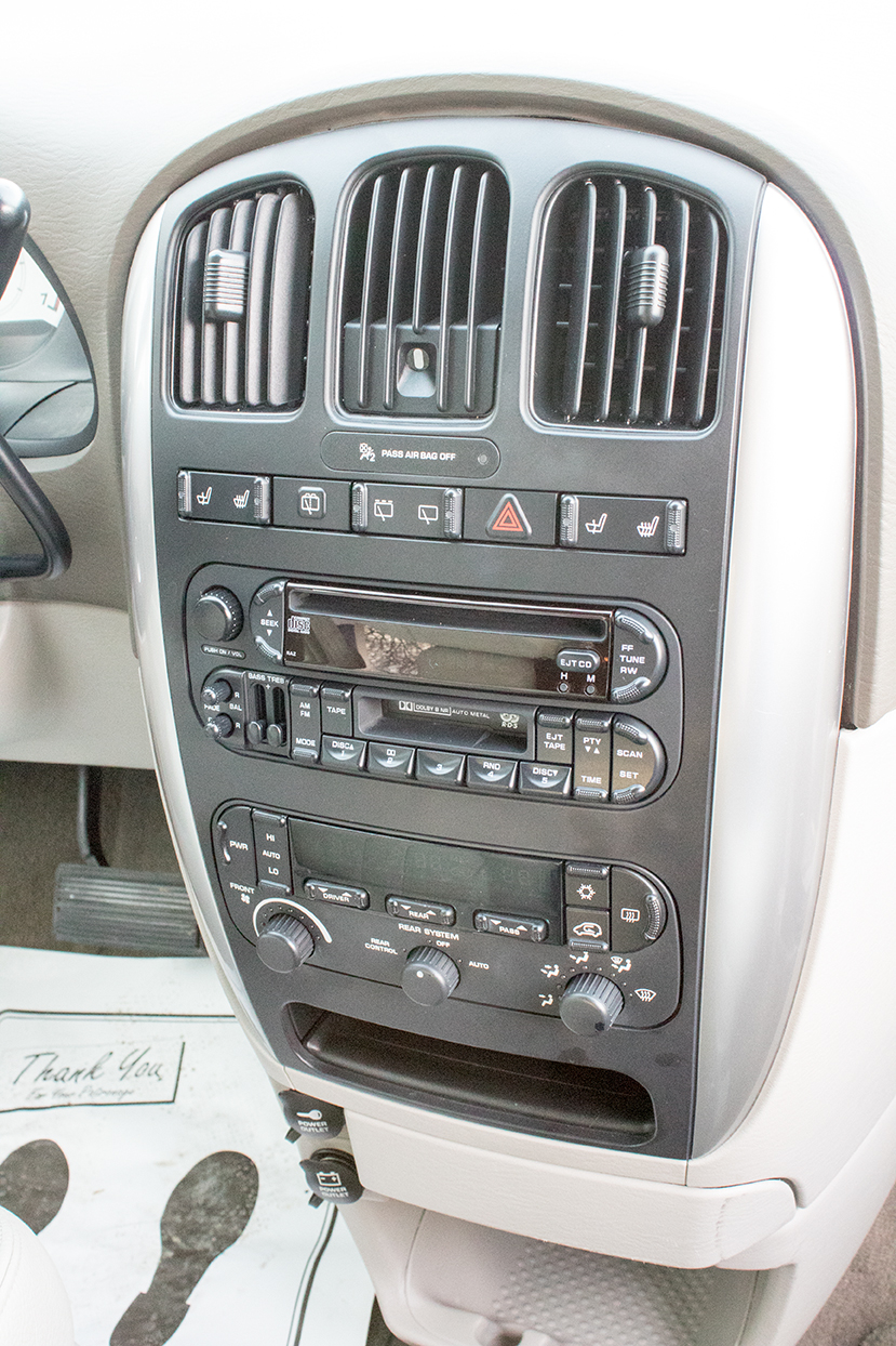 2005 Chrysler Town and Country Touring Minivan