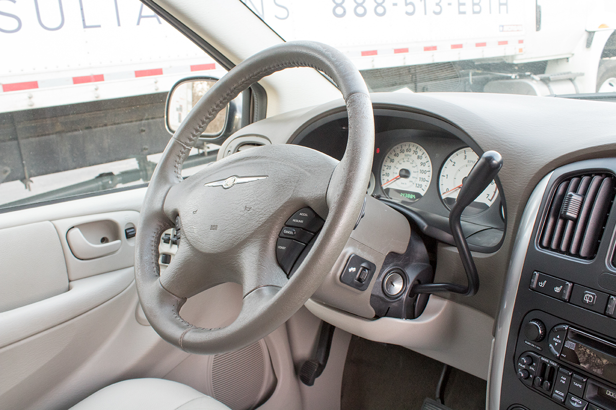 2005 Chrysler Town and Country Touring Minivan