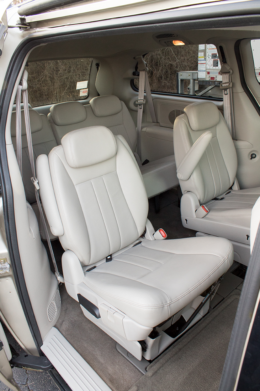 2005 Chrysler Town and Country Touring Minivan