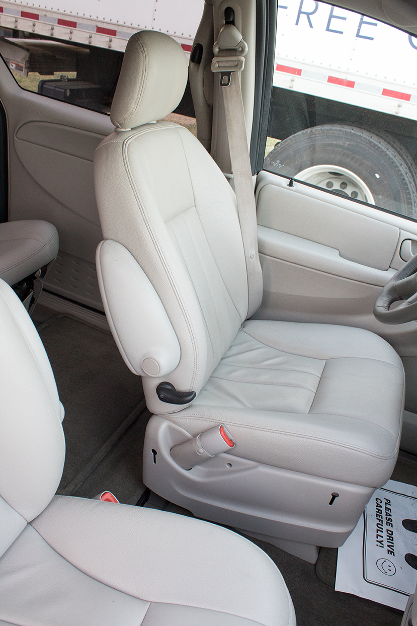 2005 Chrysler Town and Country Touring Minivan