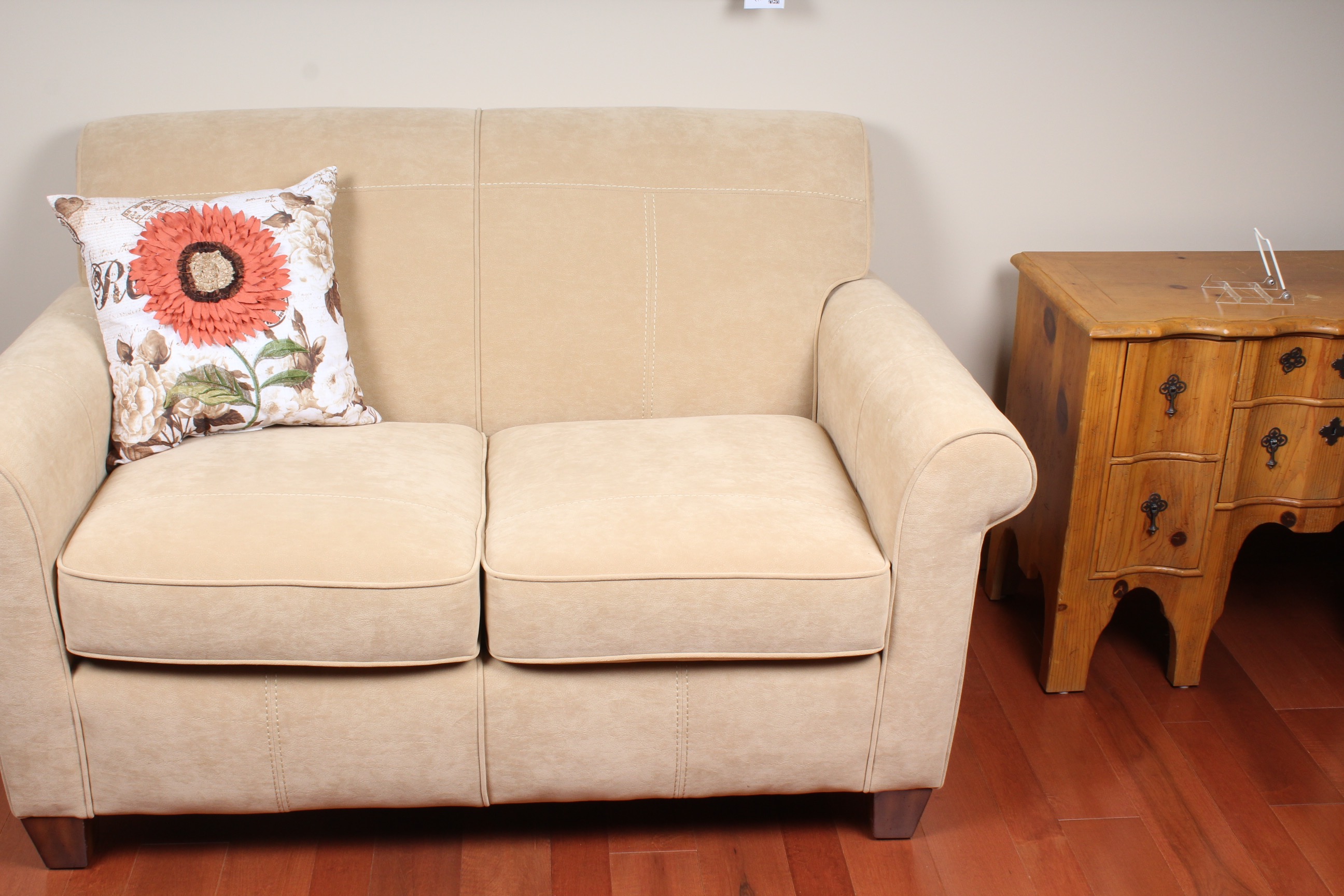 Flexsteel "Dana Collection" Loveseat