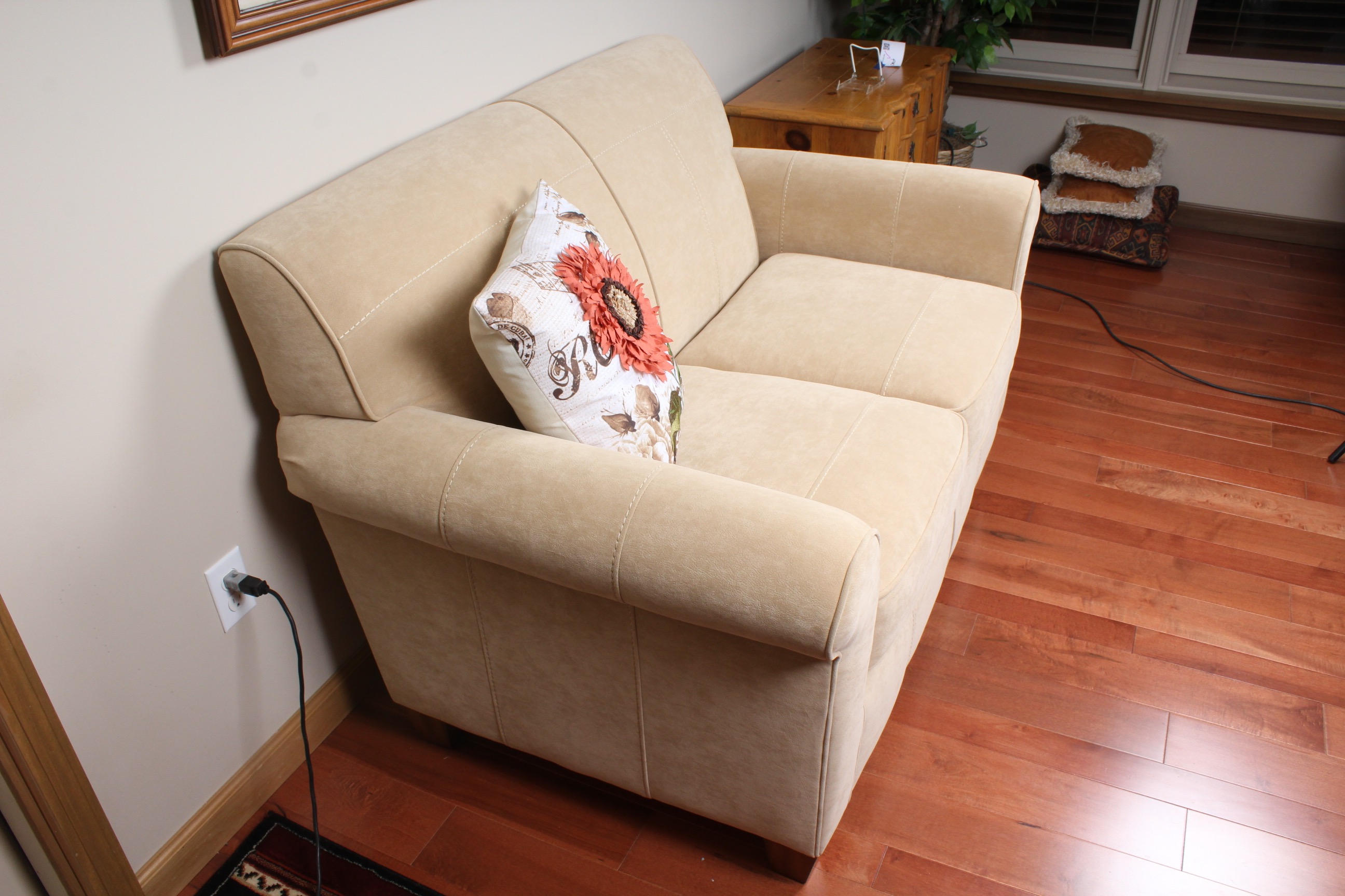 Flexsteel "Dana Collection" Loveseat