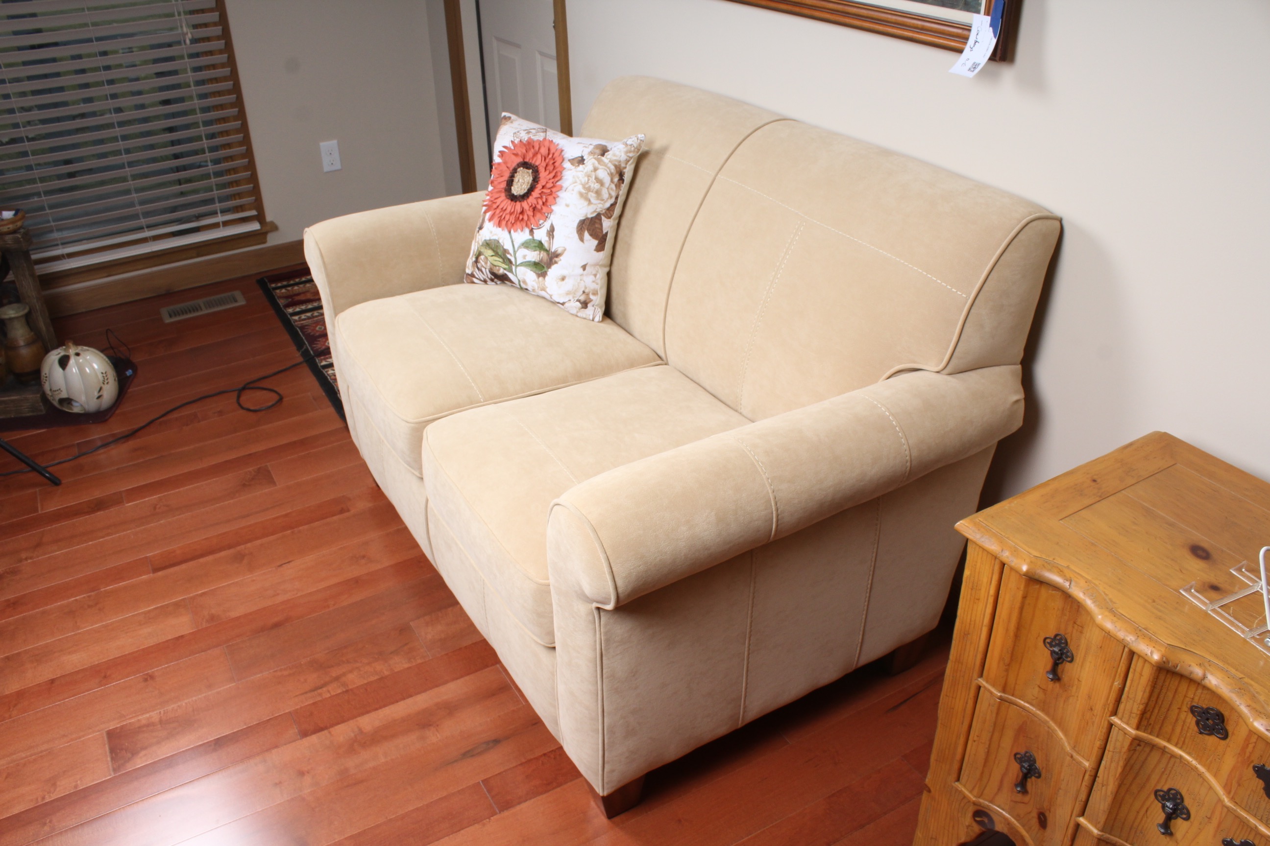 Flexsteel "Dana Collection" Loveseat