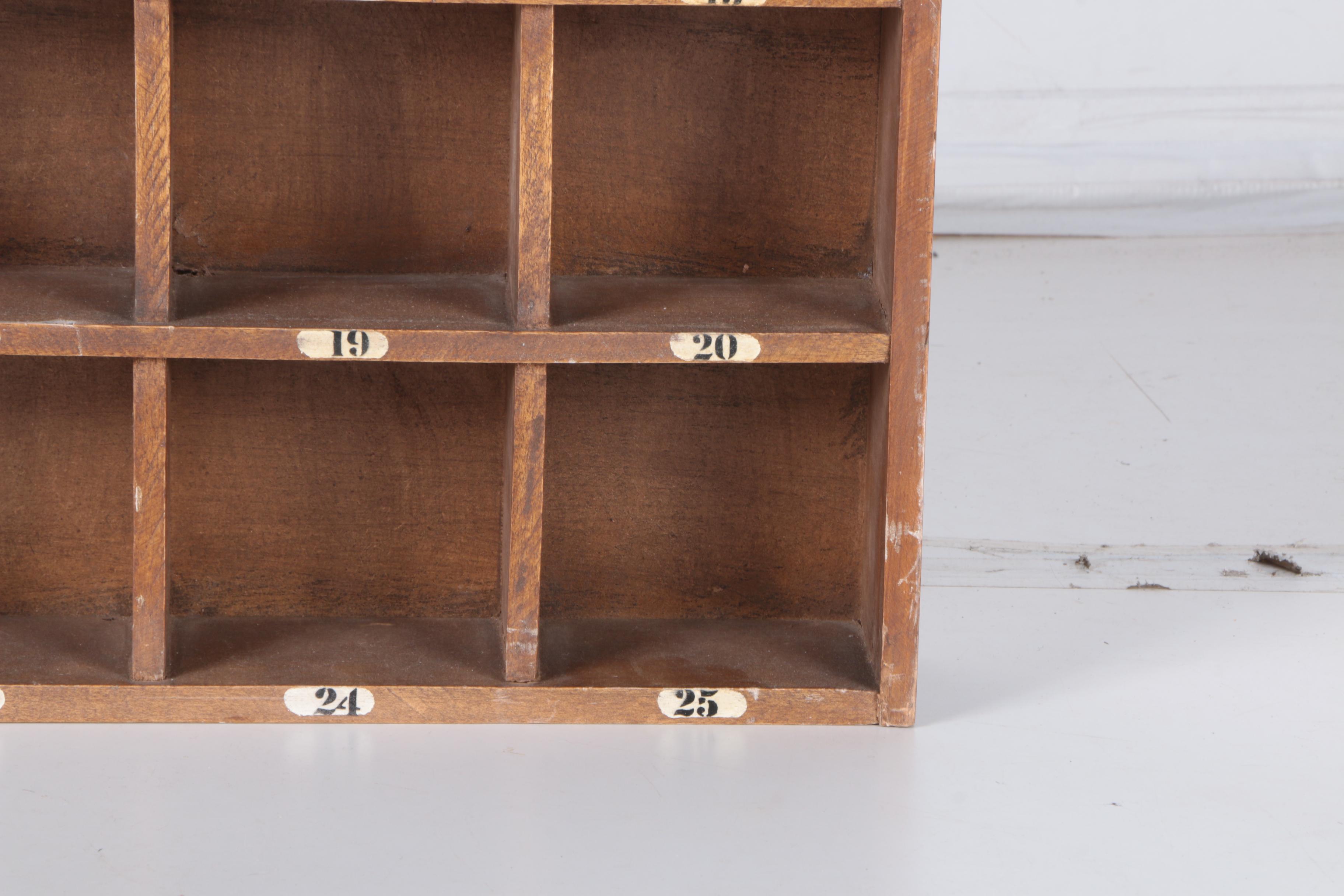 Organizer Shelving Unit