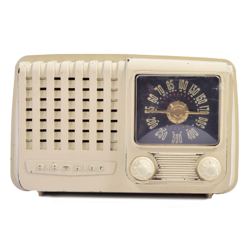 Vintage 1940s Air King "Prince" Radio with Bakelite Housing