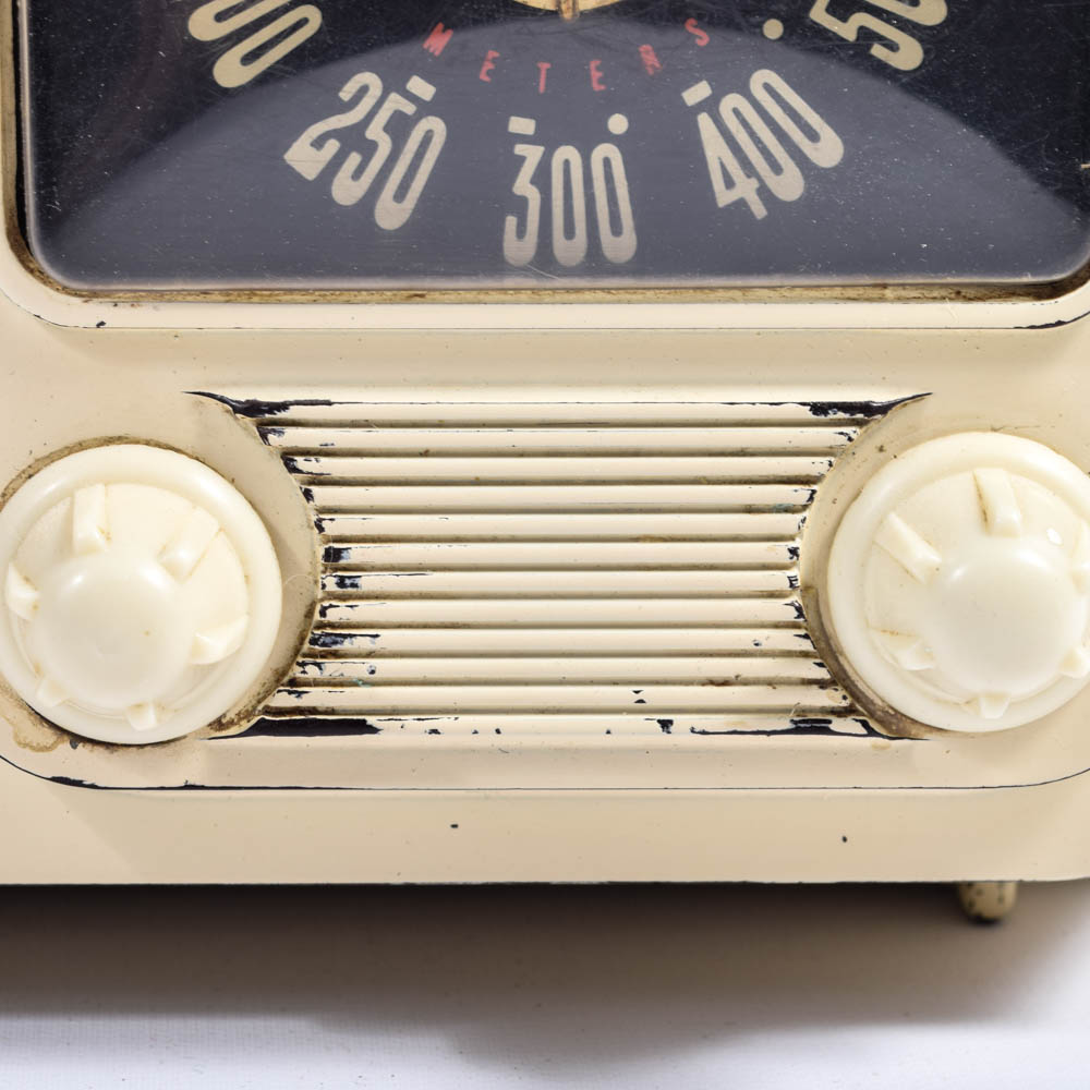 Vintage 1940s Air King "Prince" Radio with Bakelite Housing