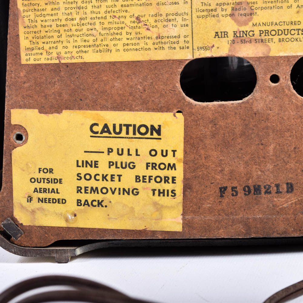 Vintage 1940s Air King "Prince" Radio with Bakelite Housing