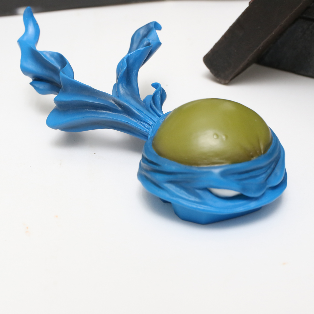 Slideshow Teenage Mutant Ninja Turtles "Leonardo" Action Figure