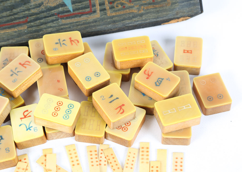 Vintage Mahjong Set