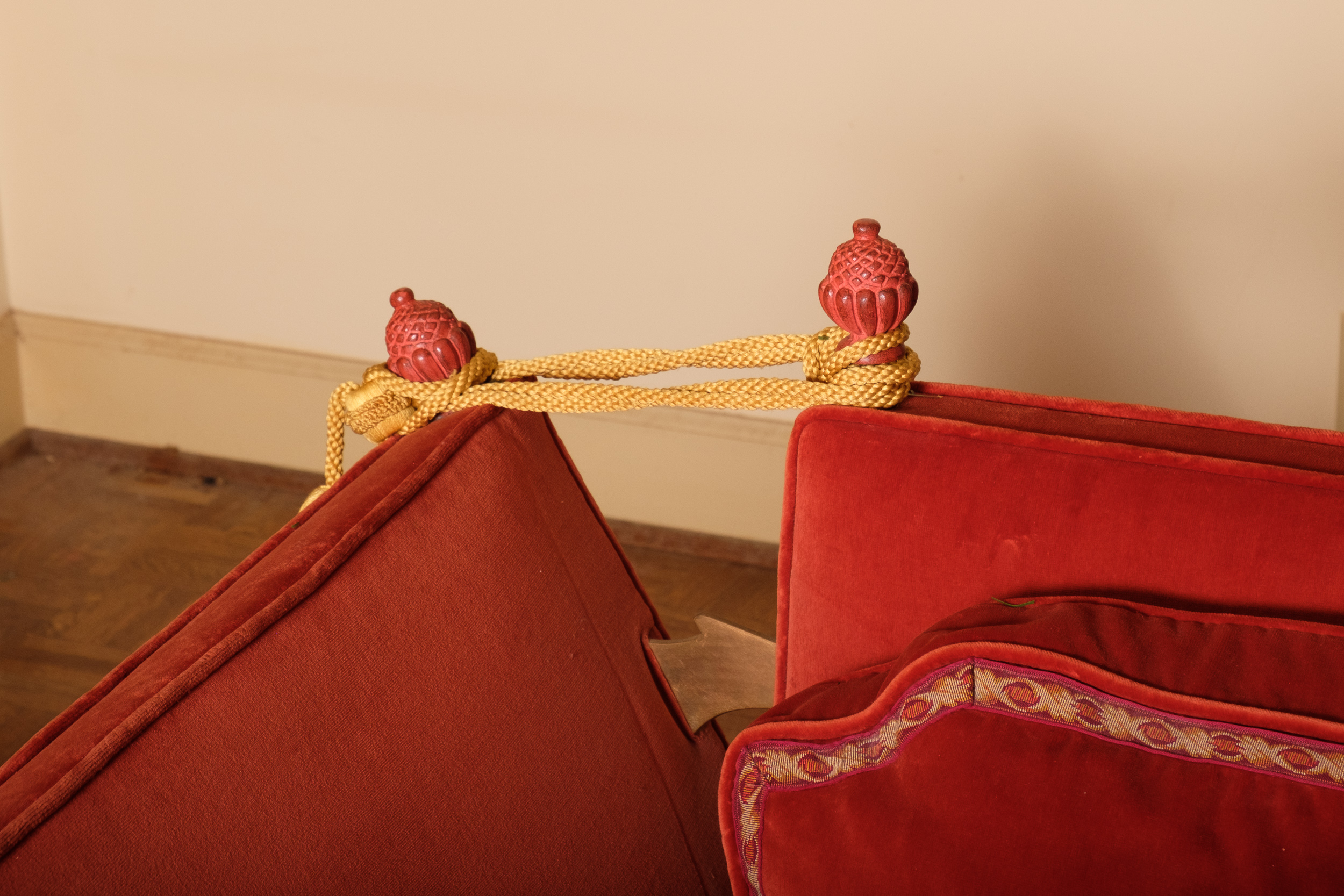 Vintage "Knole" Style Convertible Sofa