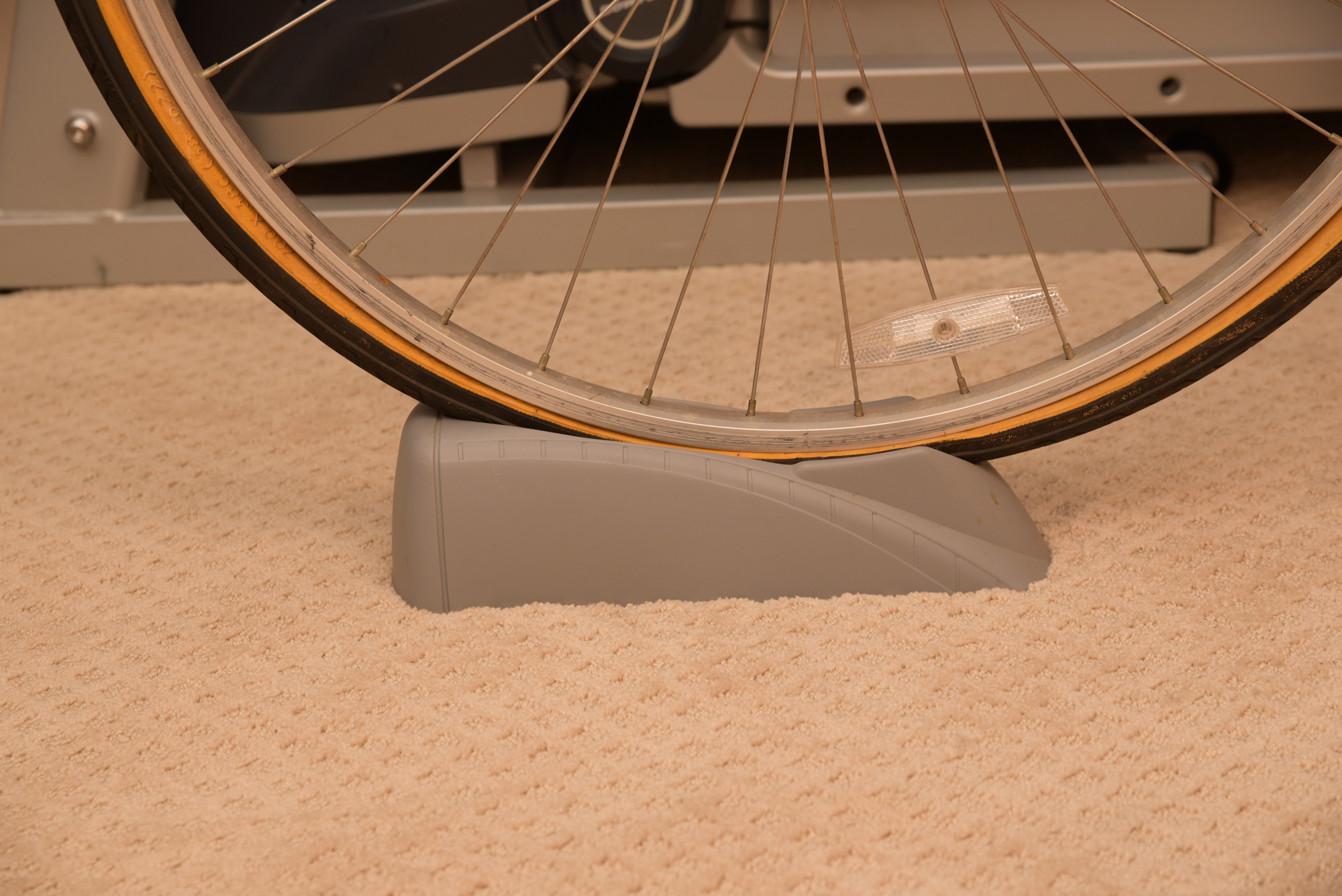 Specialized "Crossroads" Bicycle with Ascent Bike Trainer