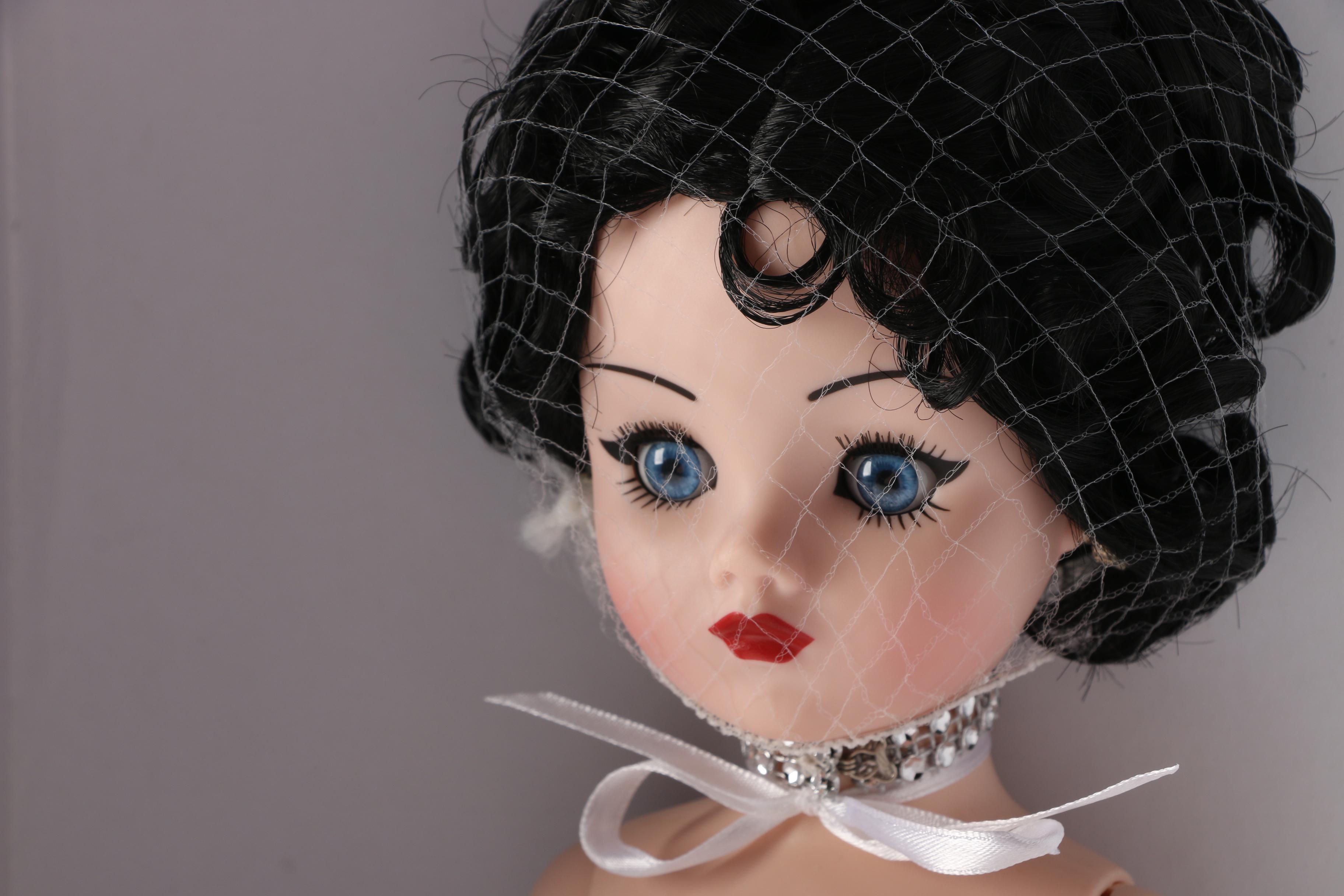 2016 Madame Alexander Limited Edition "Rocker Bride" Doll
