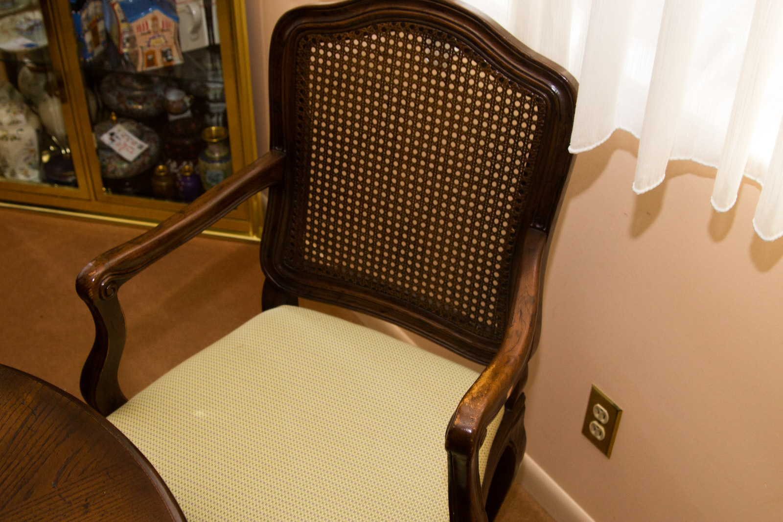 Cherry Queen Anne Style Dining Table and Chairs