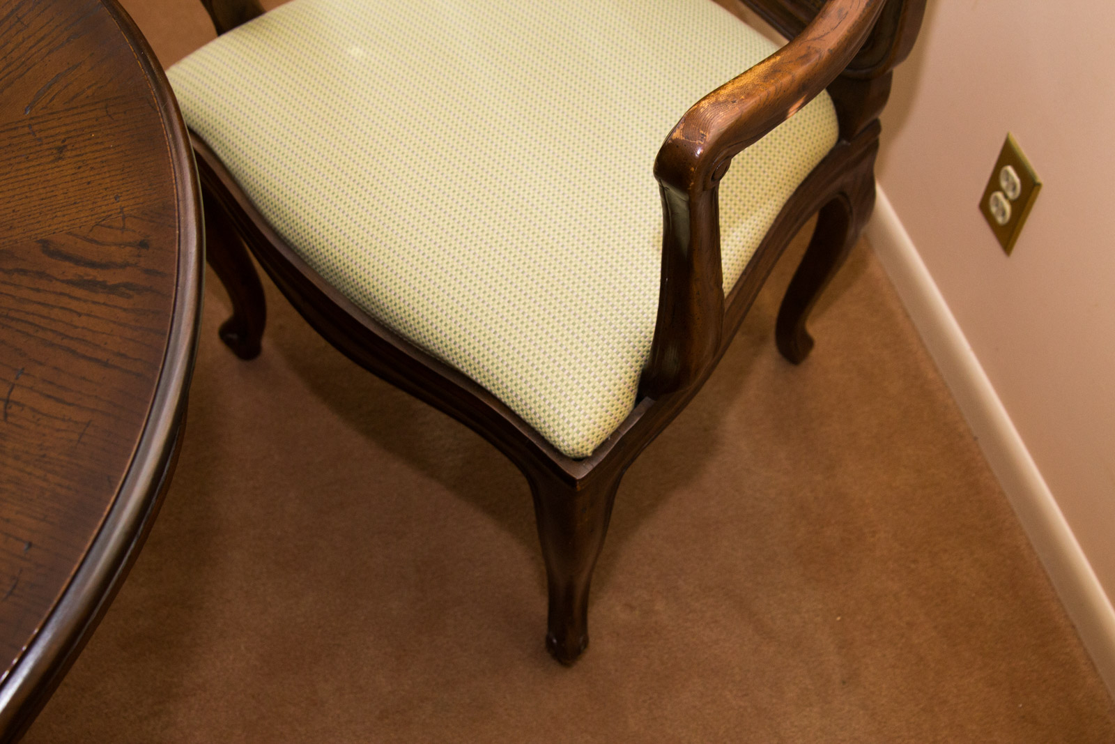 Cherry Queen Anne Style Dining Table and Chairs