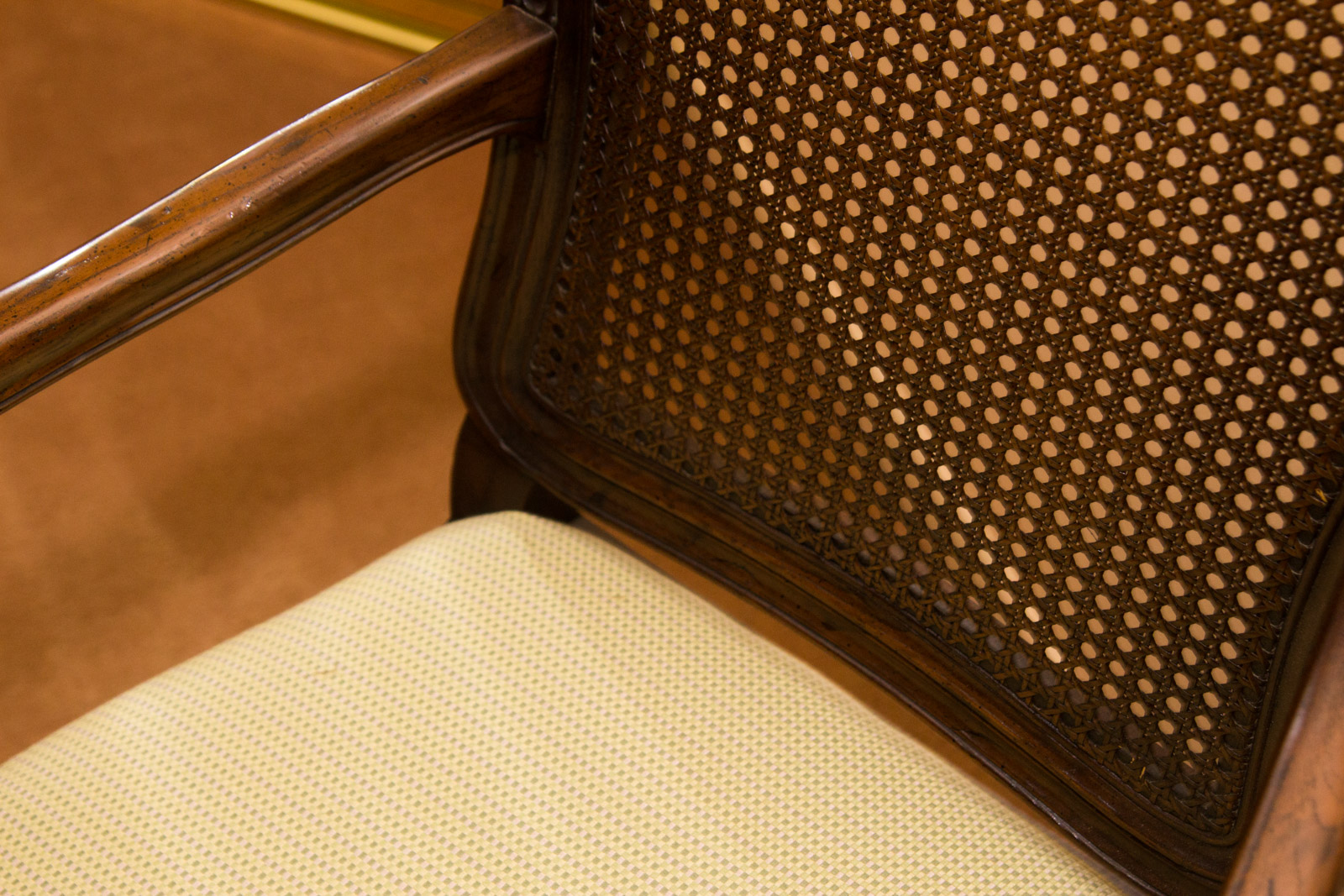 Cherry Queen Anne Style Dining Table and Chairs