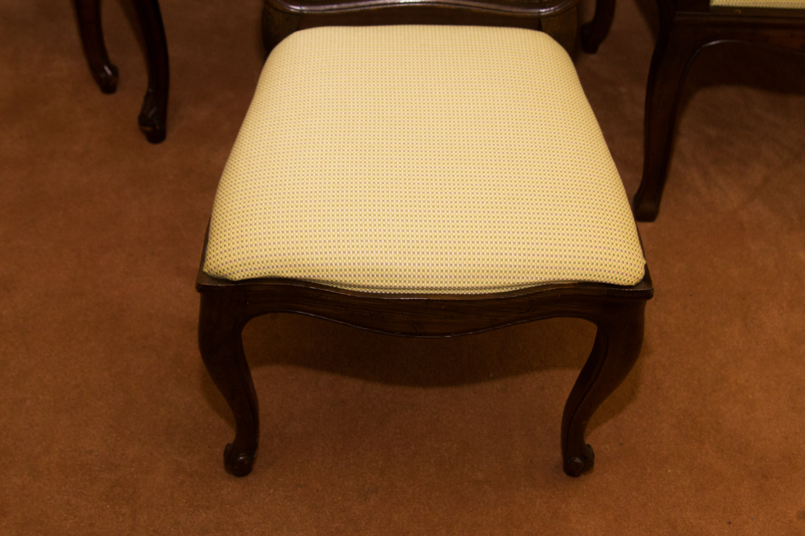 Cherry Queen Anne Style Dining Table and Chairs