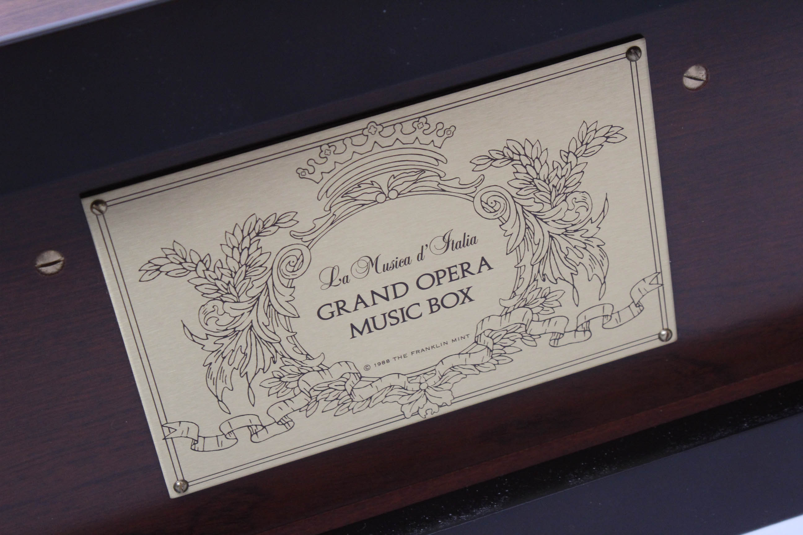 1988 La Musica D'Italia Grand Opera Music Box by Franklin Mint