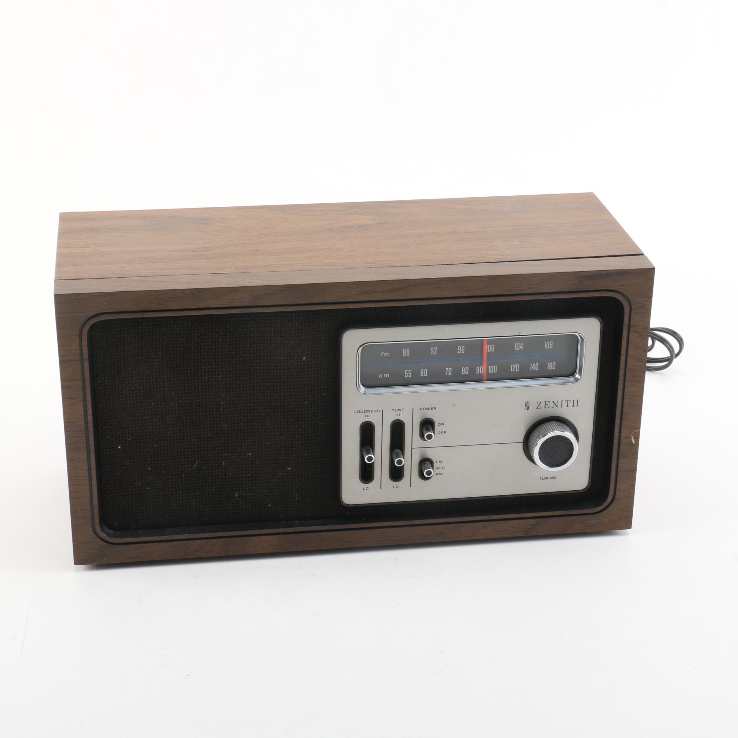 Vintage Zenith H422p AM/FM Radio