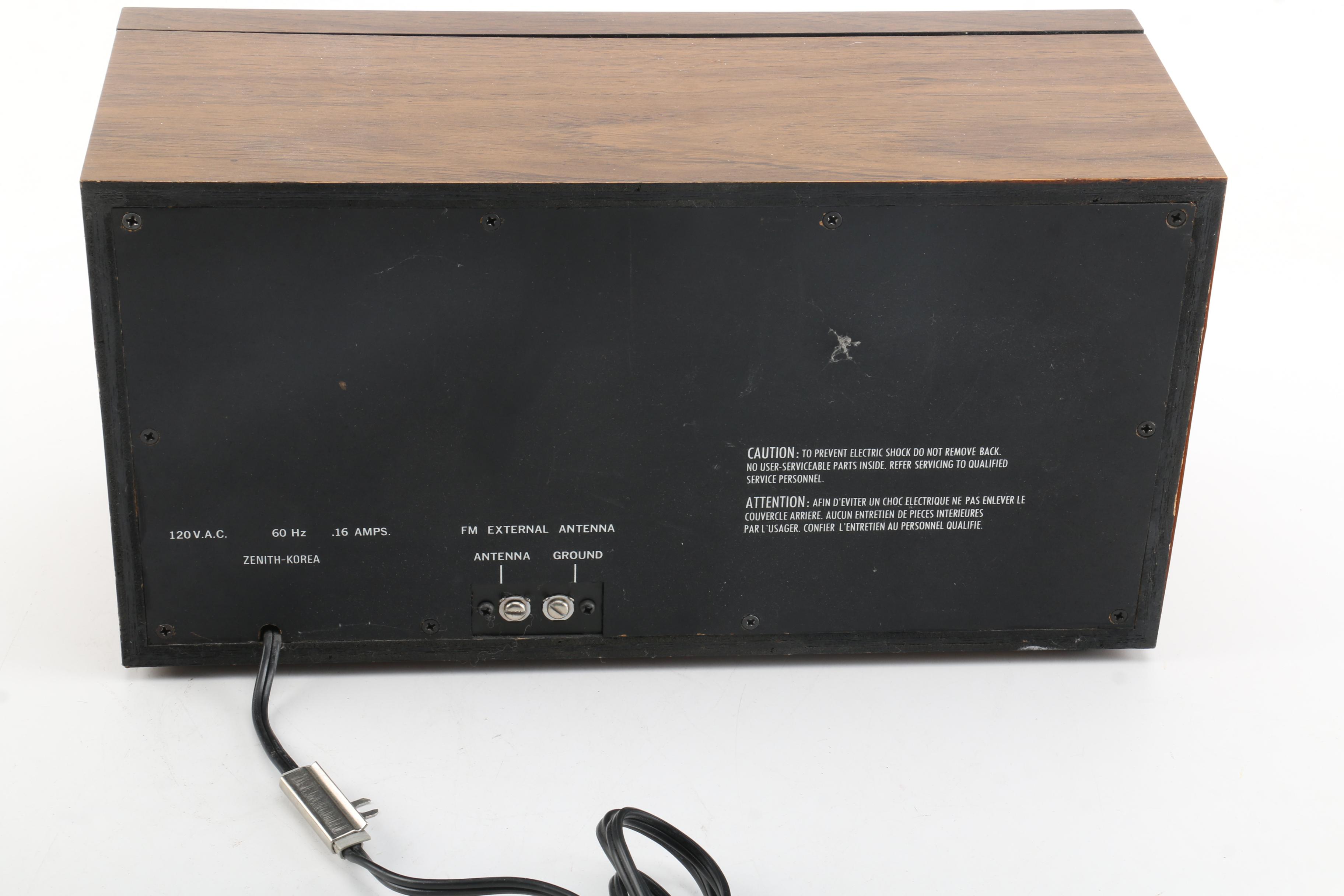 Vintage Zenith H422p AM/FM Radio