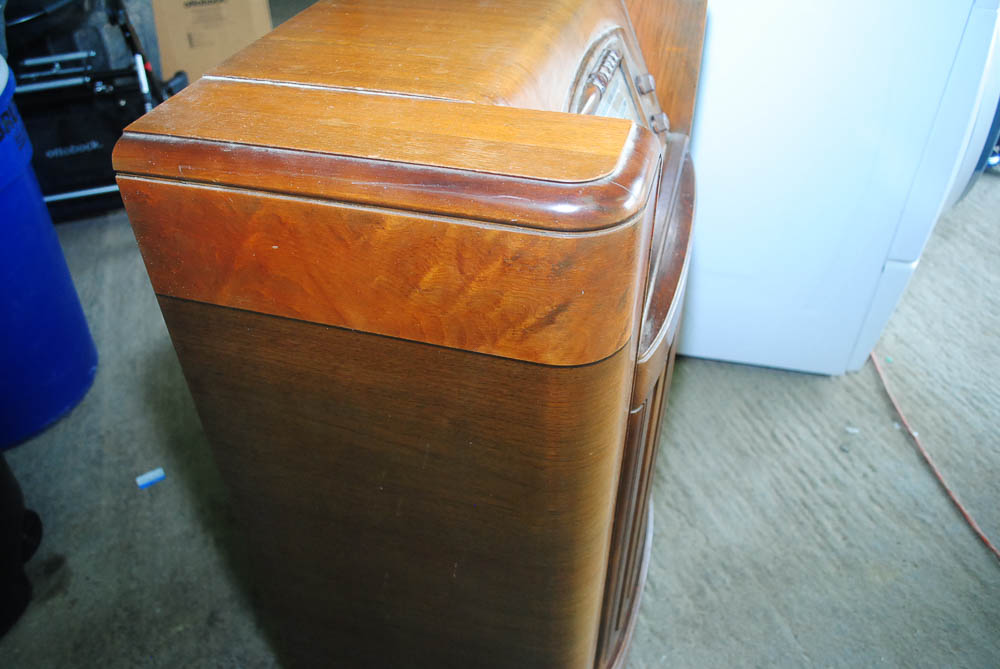 Vintage Philco Model 47-1230 Radio and Phonograph Console