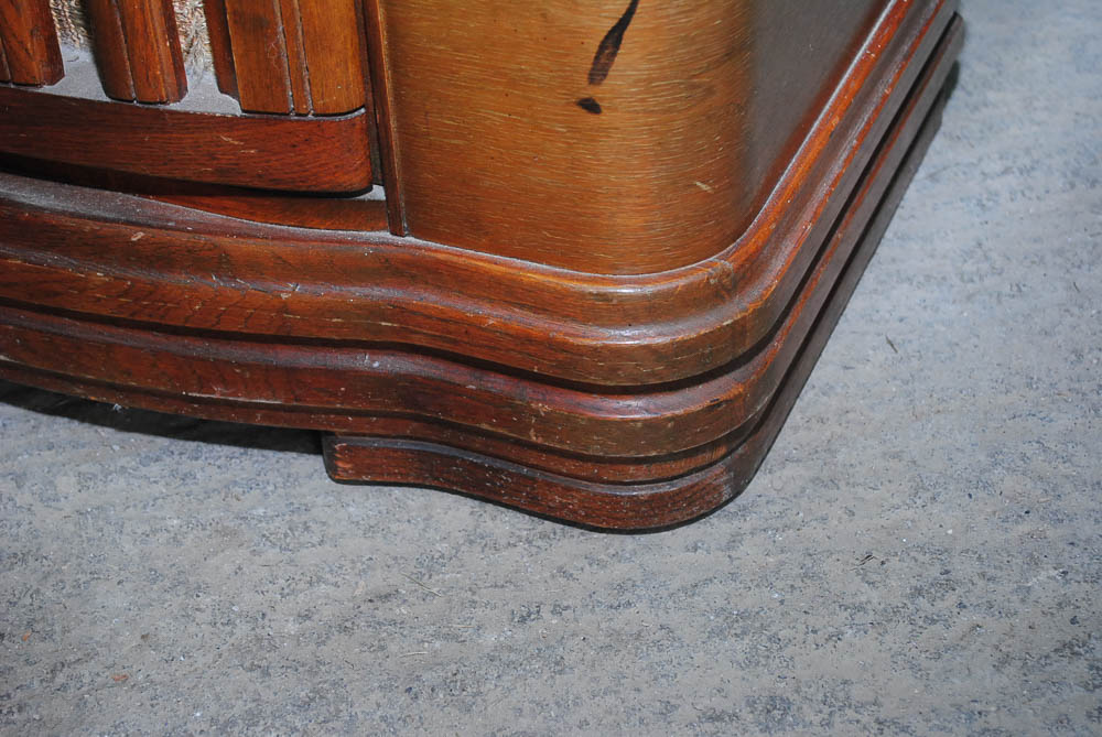 Vintage Philco Model 47-1230 Radio and Phonograph Console