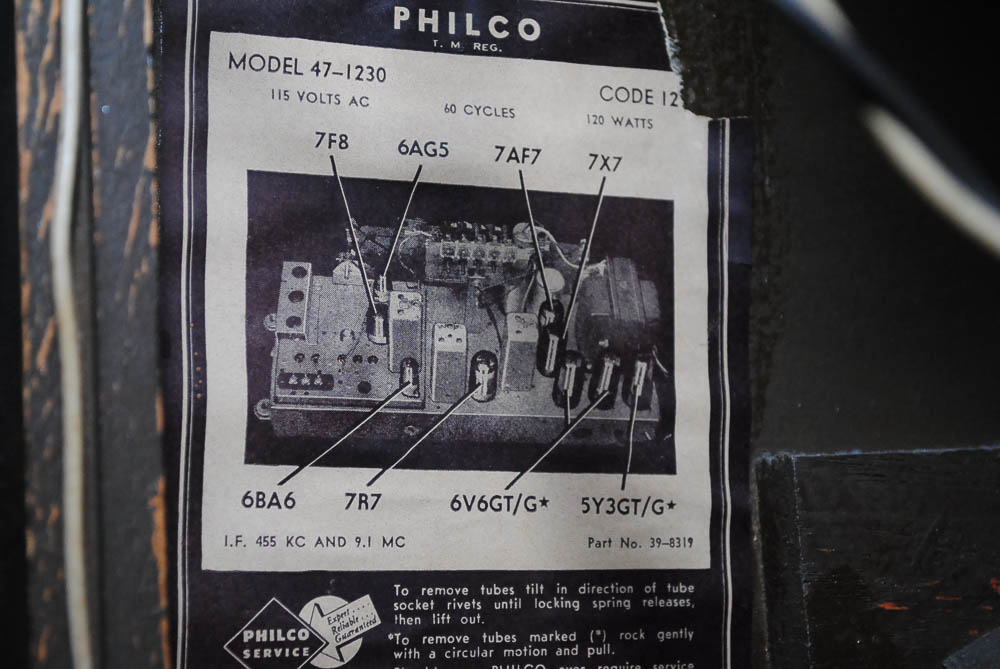 Vintage Philco Model 47-1230 Radio and Phonograph Console