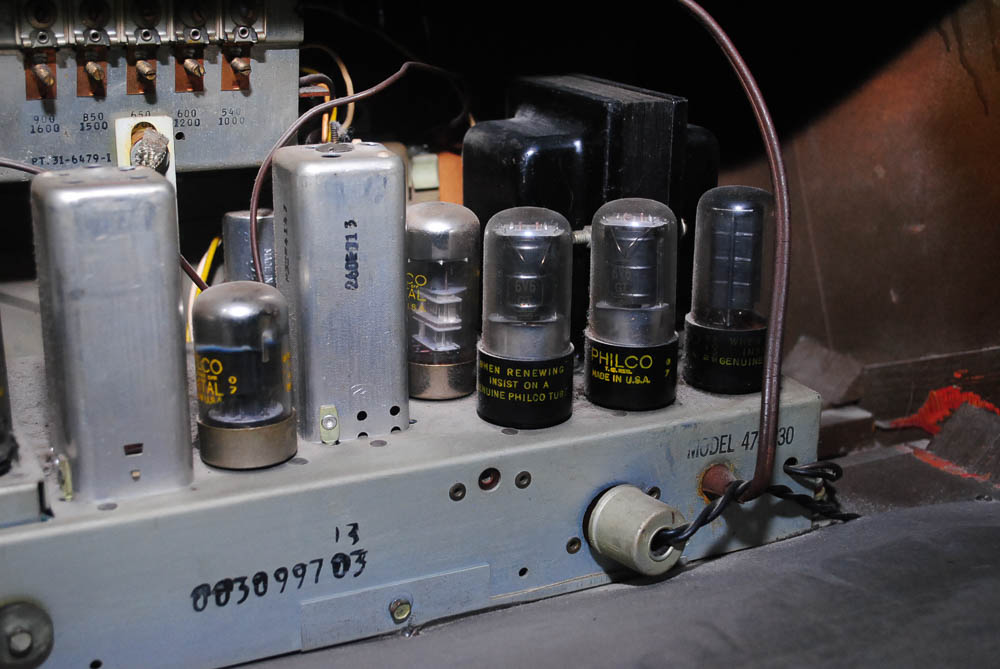 Vintage Philco Model 47-1230 Radio and Phonograph Console