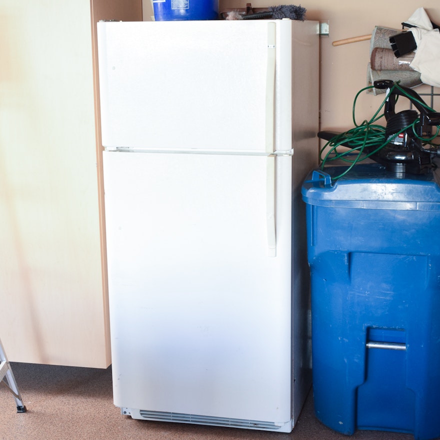 White Kenmore Refrigerator Top Freezer Model 25371832102