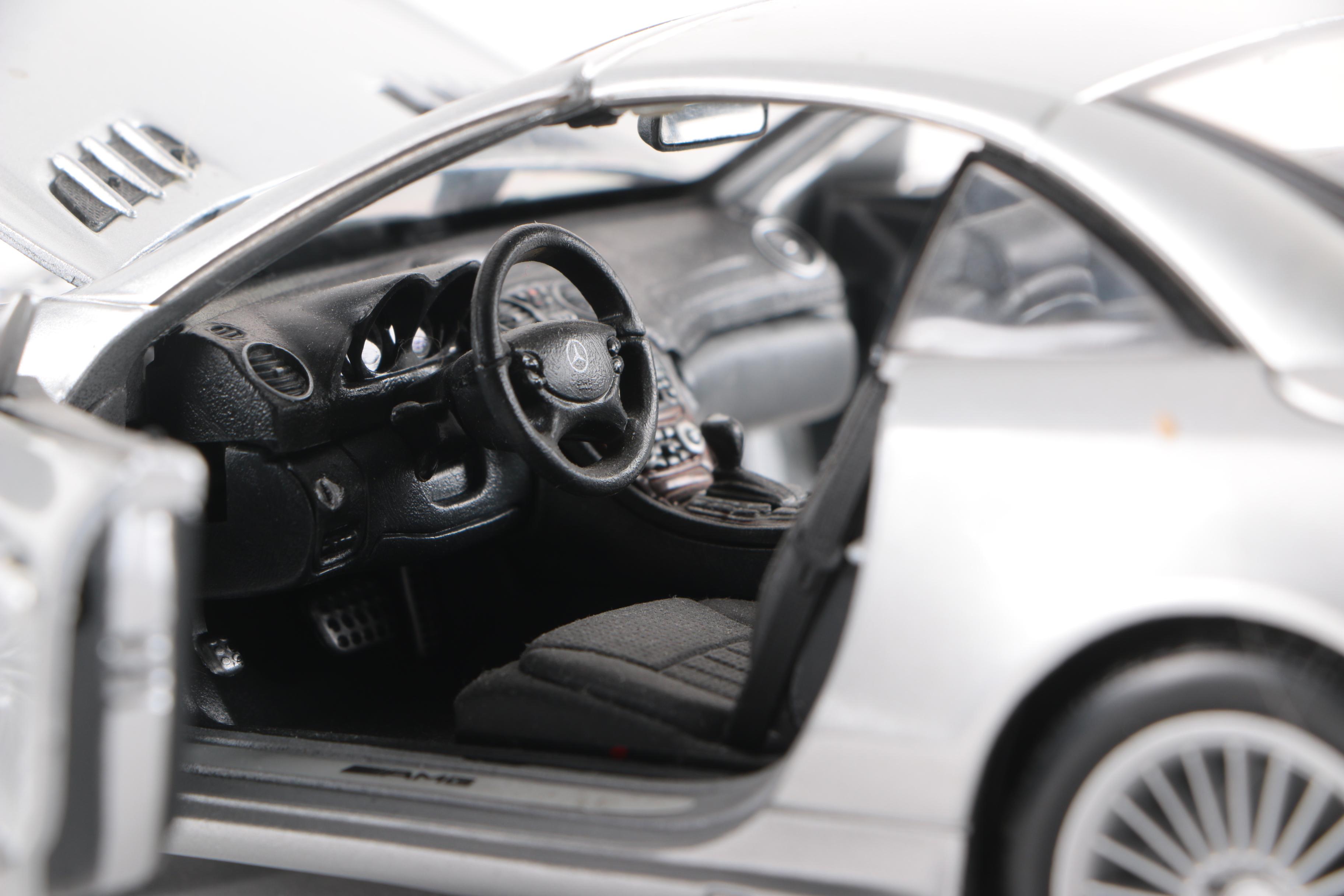 1:18 Scale Mercedes-Benz SL55 AMG Premiere Edition by Maisto