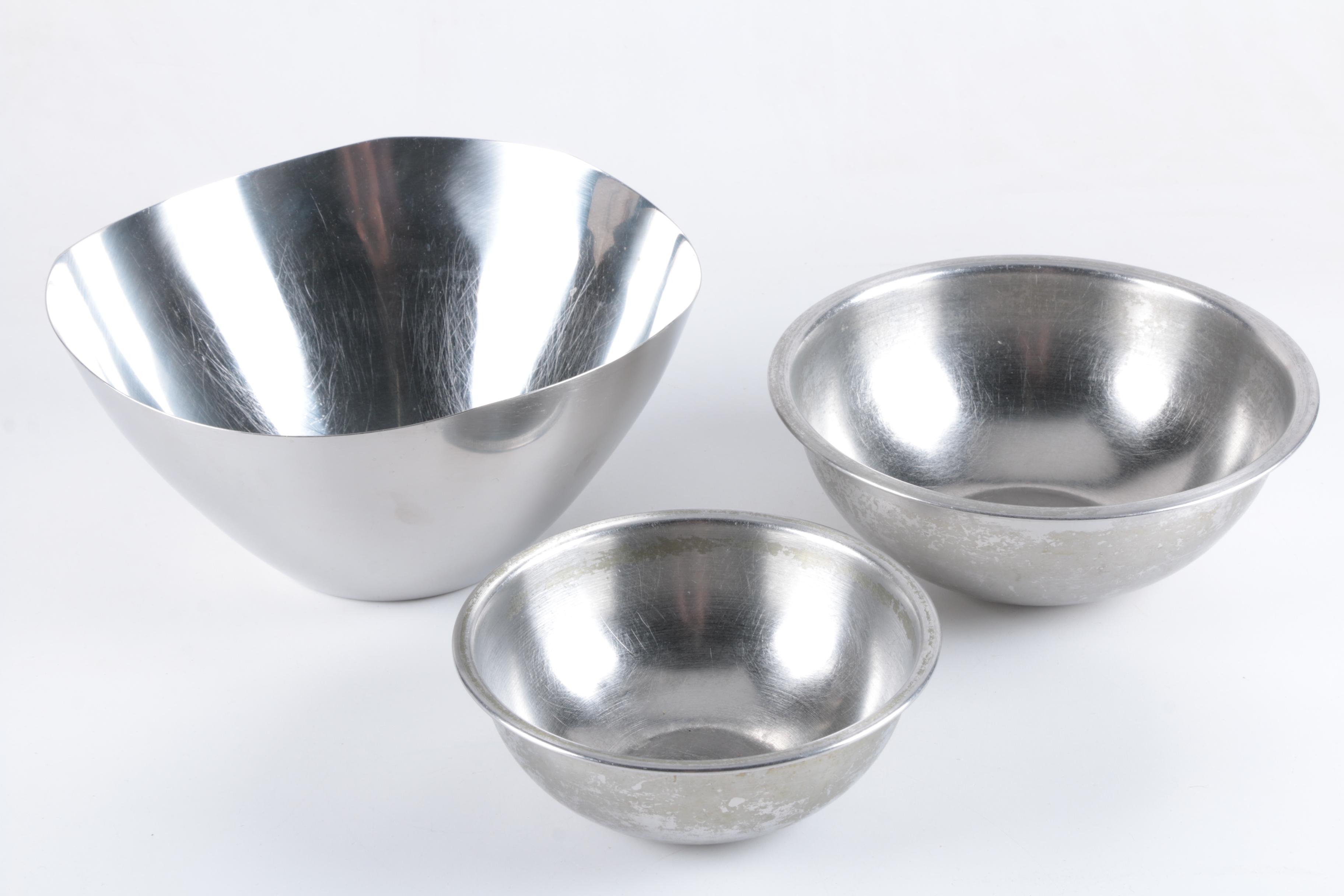 Kitchenware Featuring Pyrex, Corningware and Cookbooks