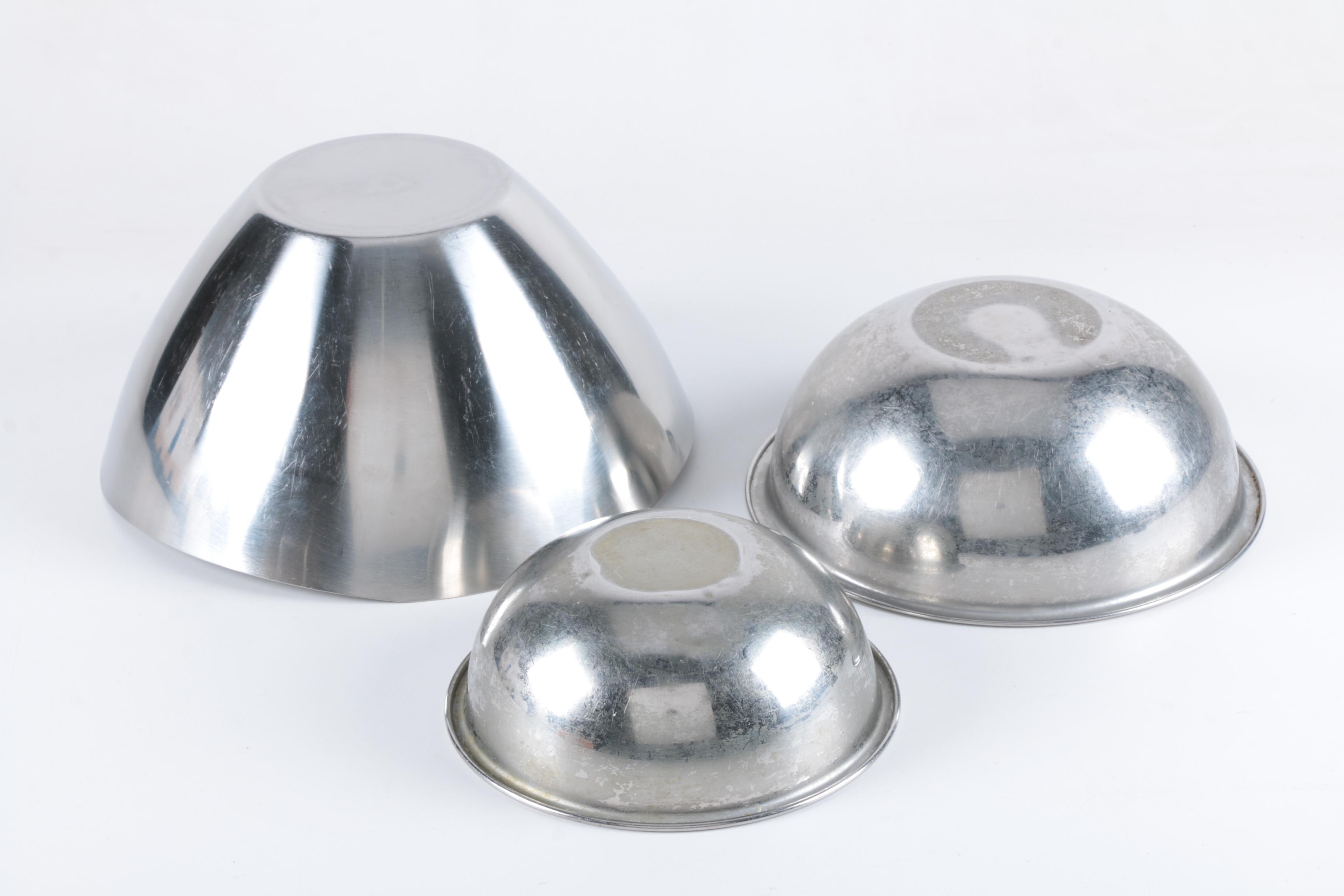 Kitchenware Featuring Pyrex, Corningware and Cookbooks